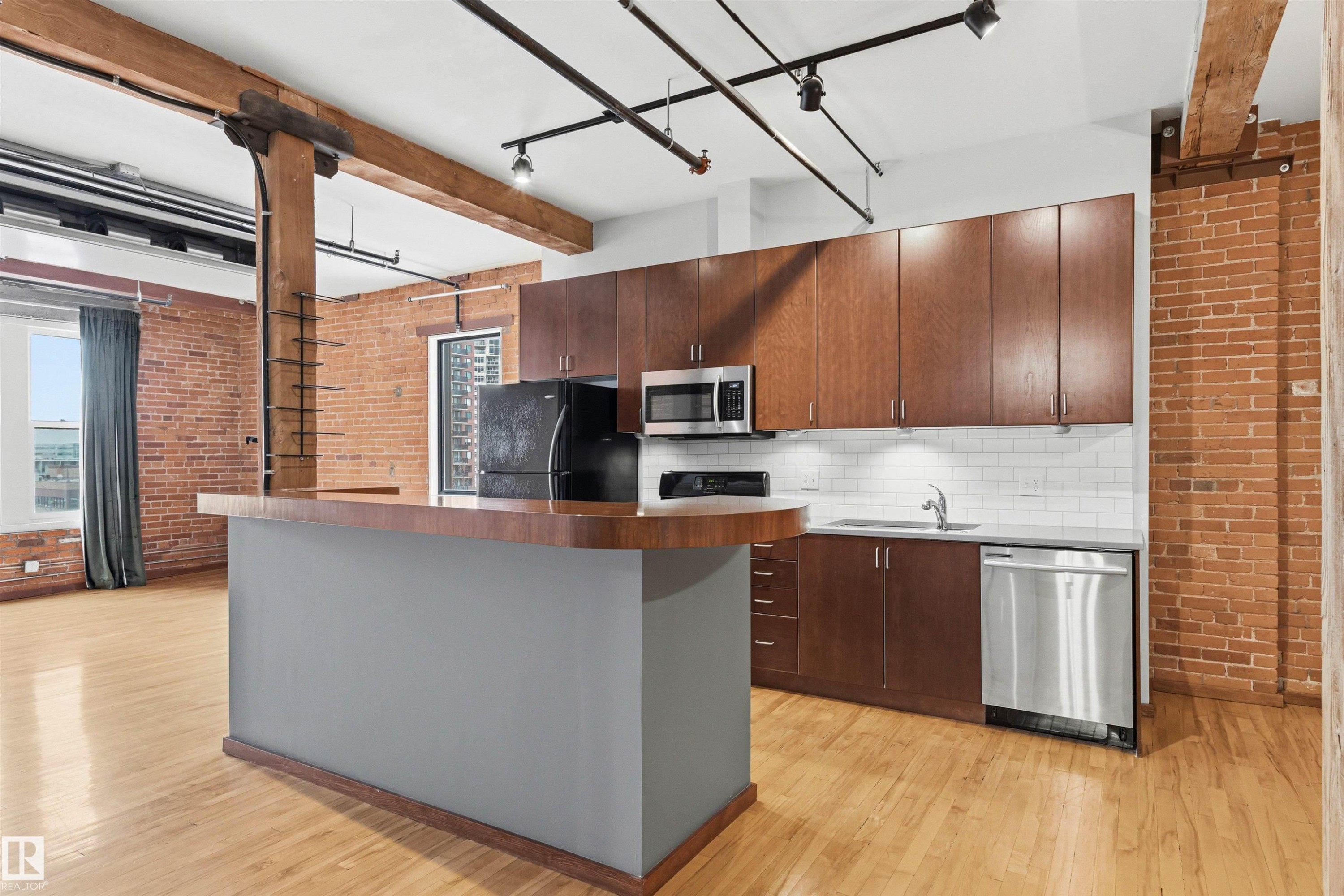 401 10249 104 Street, Edmonton, AB