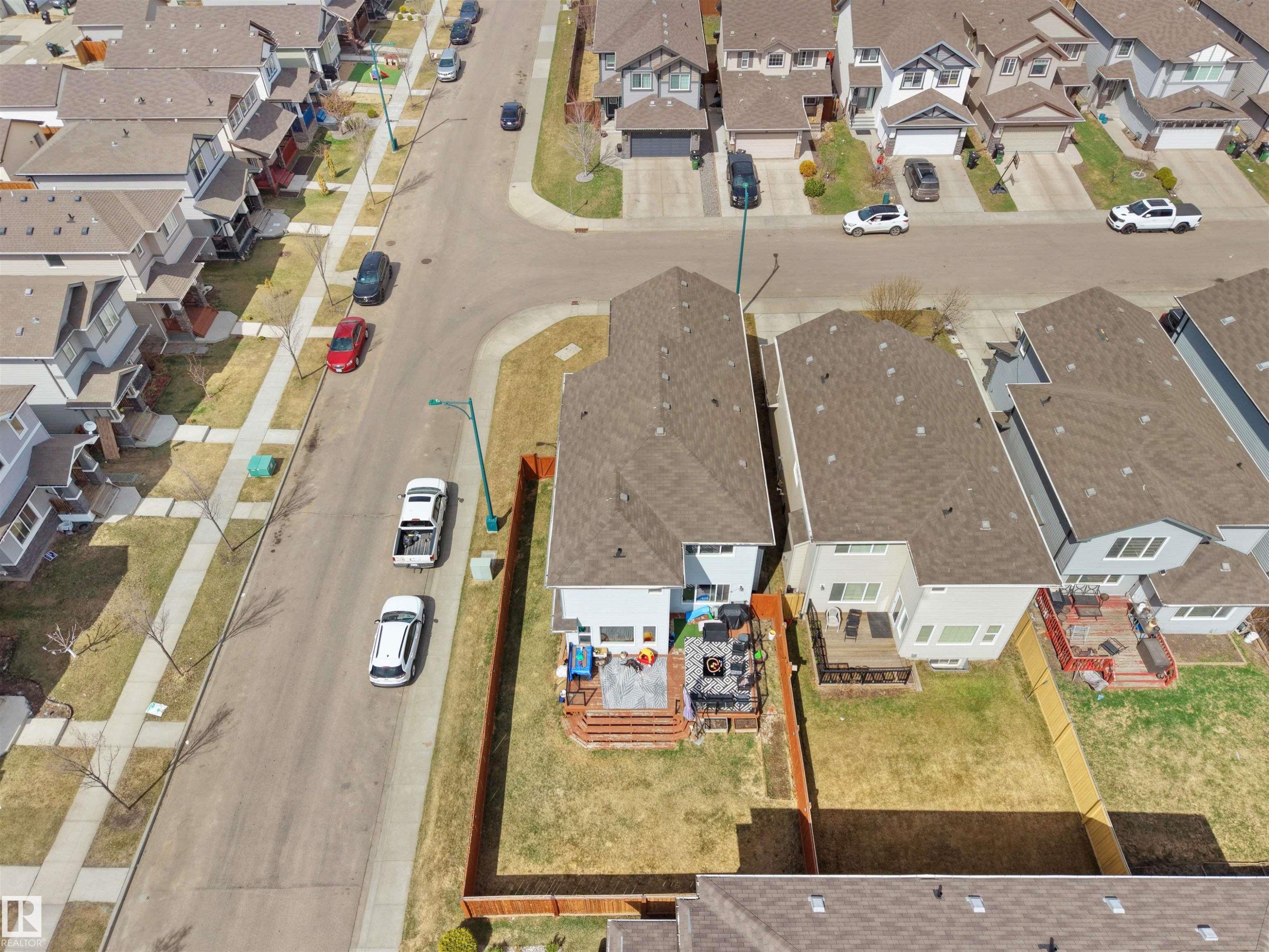 Aerial perspective showcasing a residential area with uniform housing - 3247 15 Avenue Nw, Edmonton, AB -
