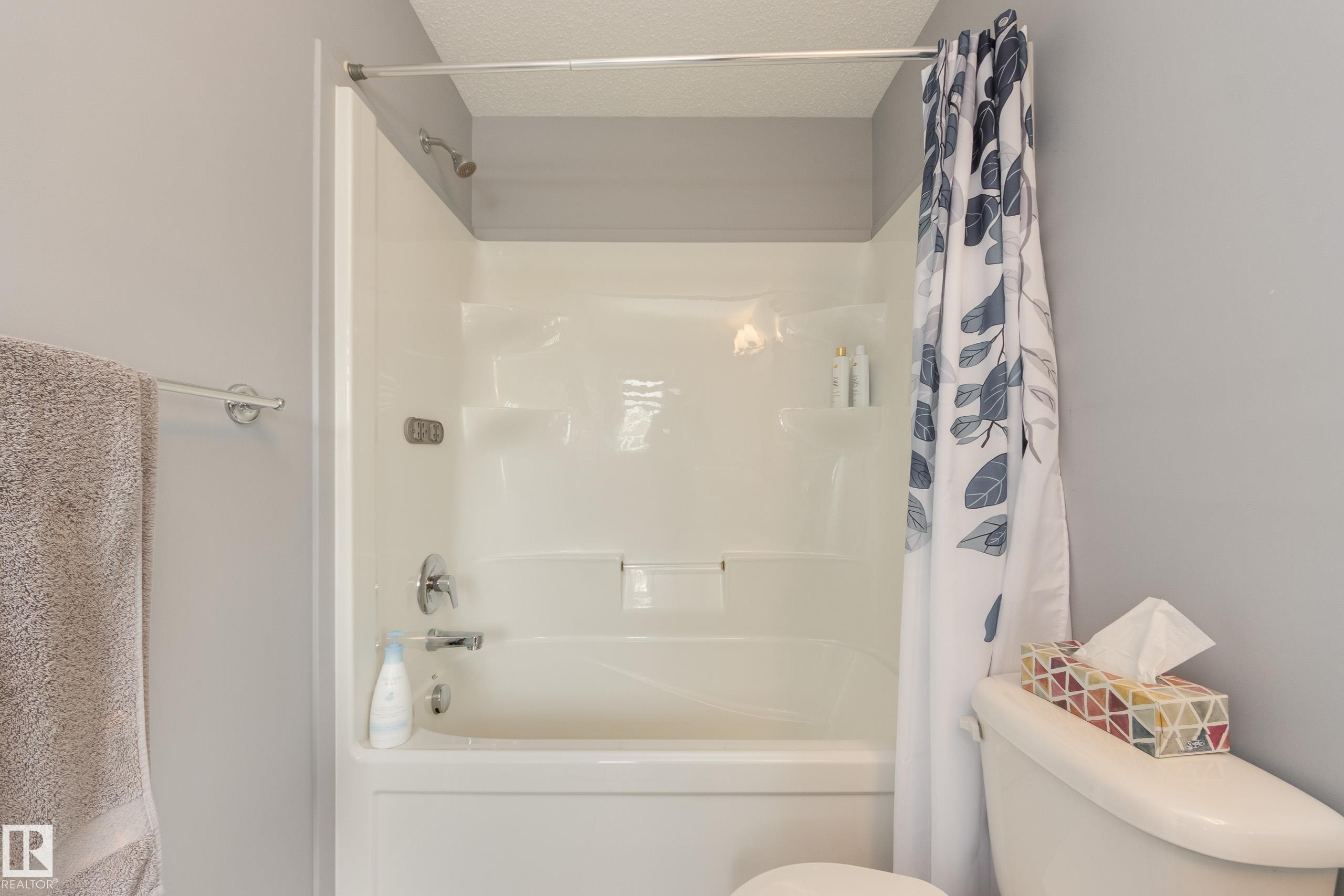 22123 88 Avenue, Edmonton, AB - Indoor Photo Showing Bathroom