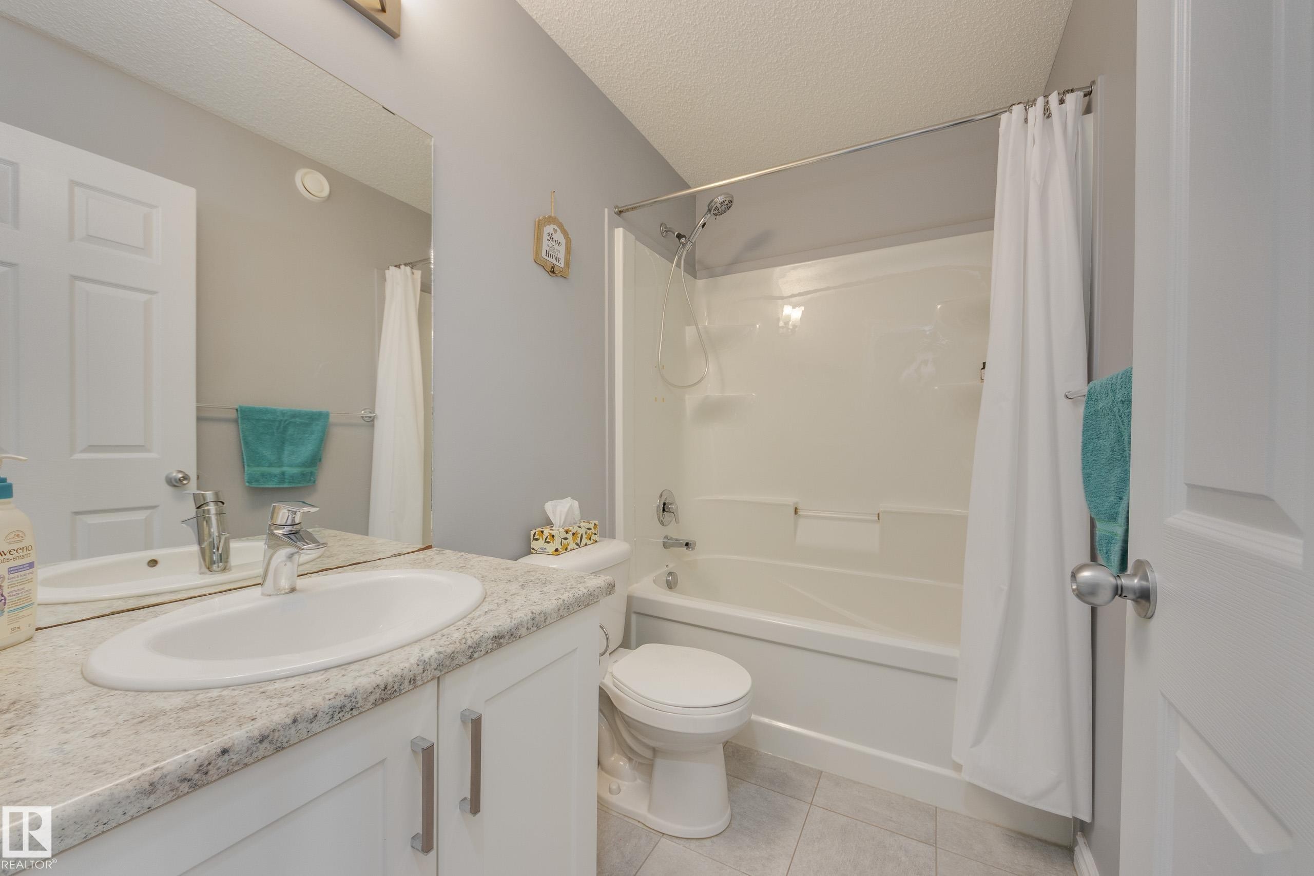 22123 88 Avenue, Edmonton, AB - Indoor Photo Showing Bathroom