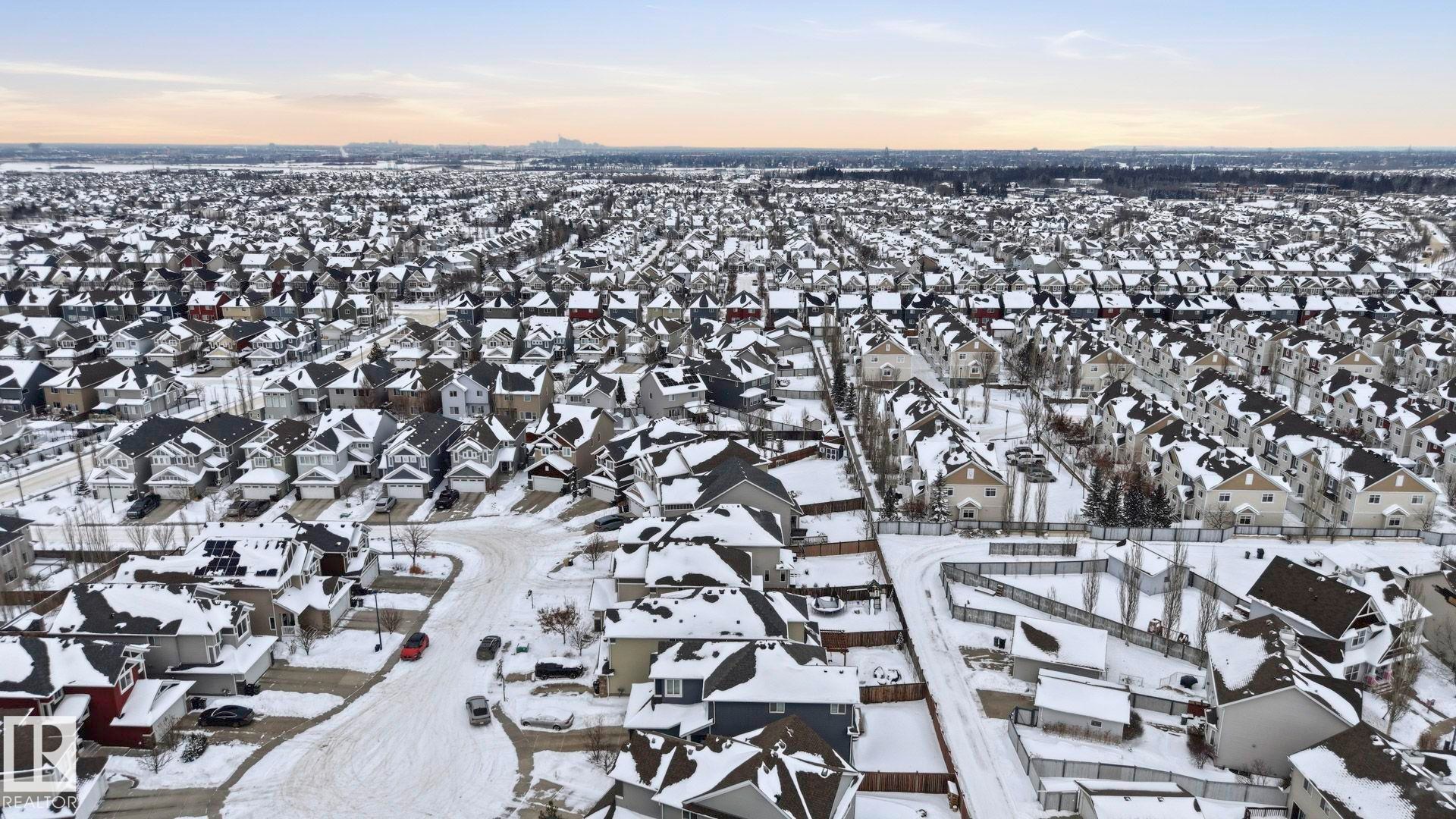 Aerial perspective of suburban area - 1915 77 Street, Edmonton, AB - Outdoor With View