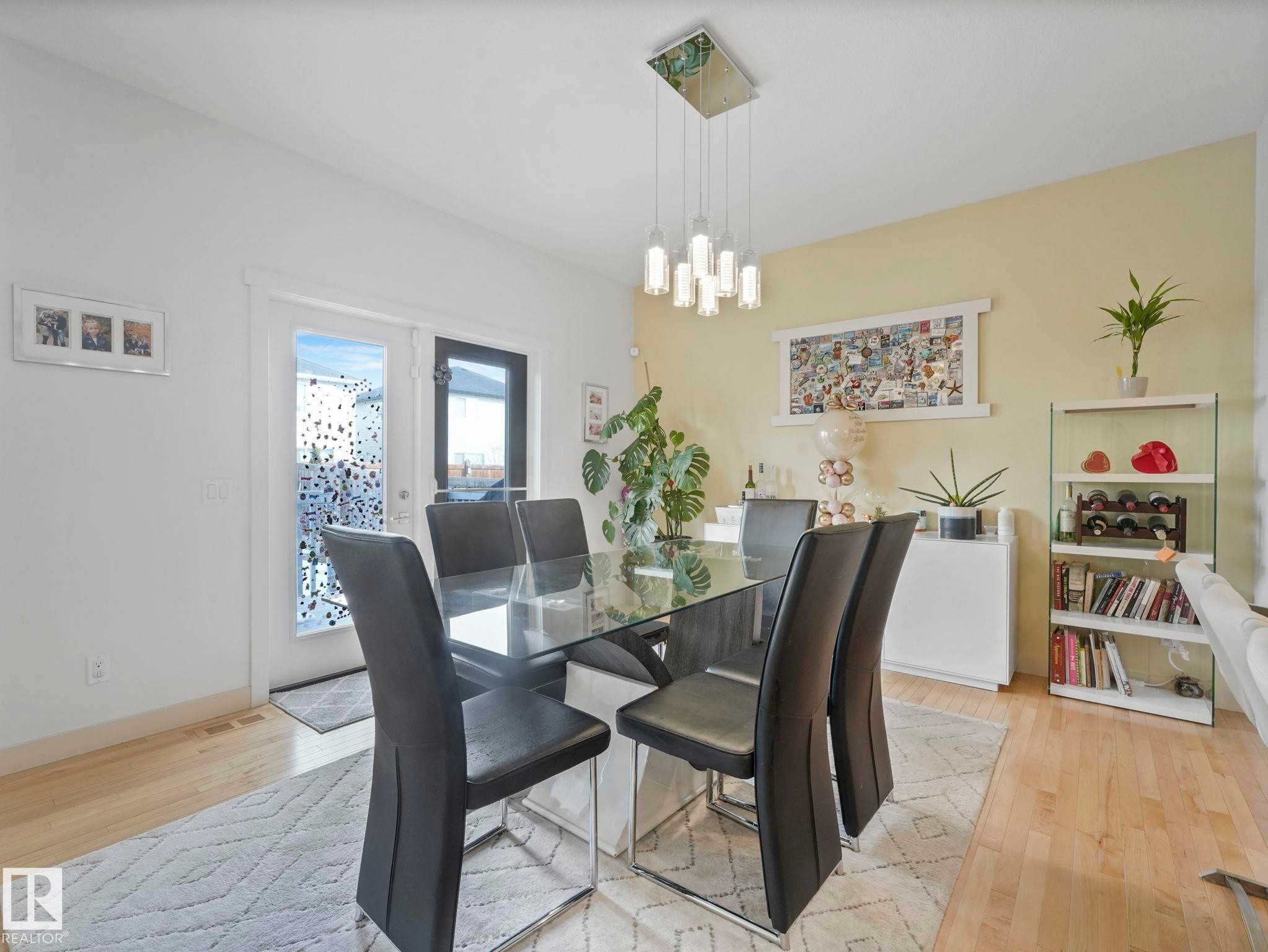 22522 98A Avenue, Edmonton, AB - Indoor Photo Showing Dining Room