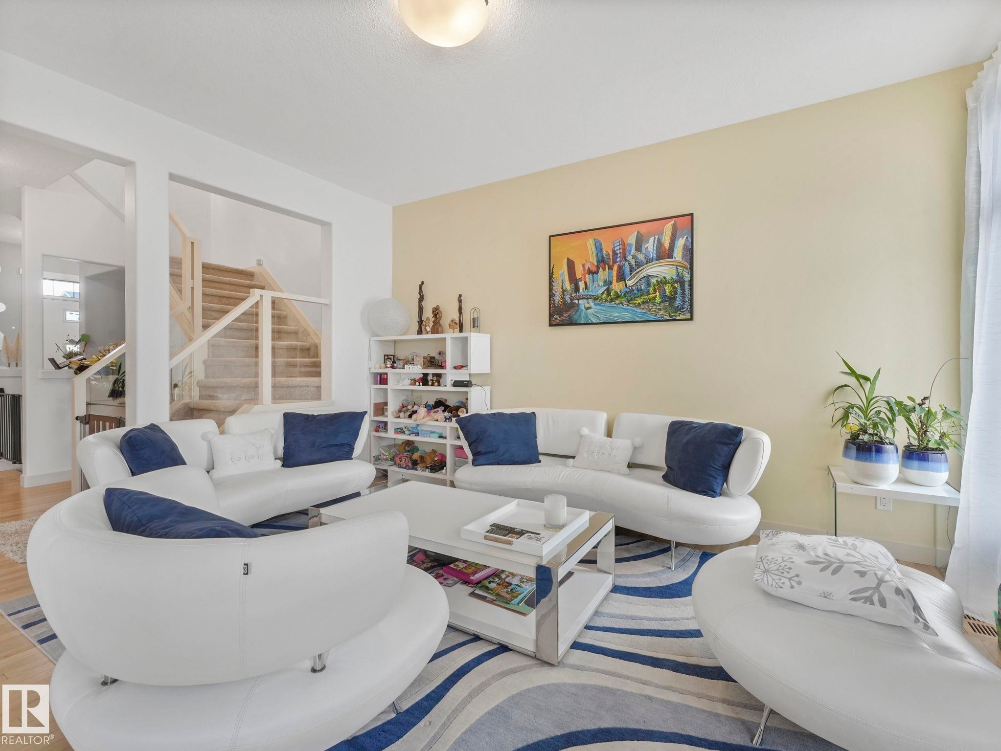 22522 98A Avenue, Edmonton, AB - Indoor Photo Showing Living Room