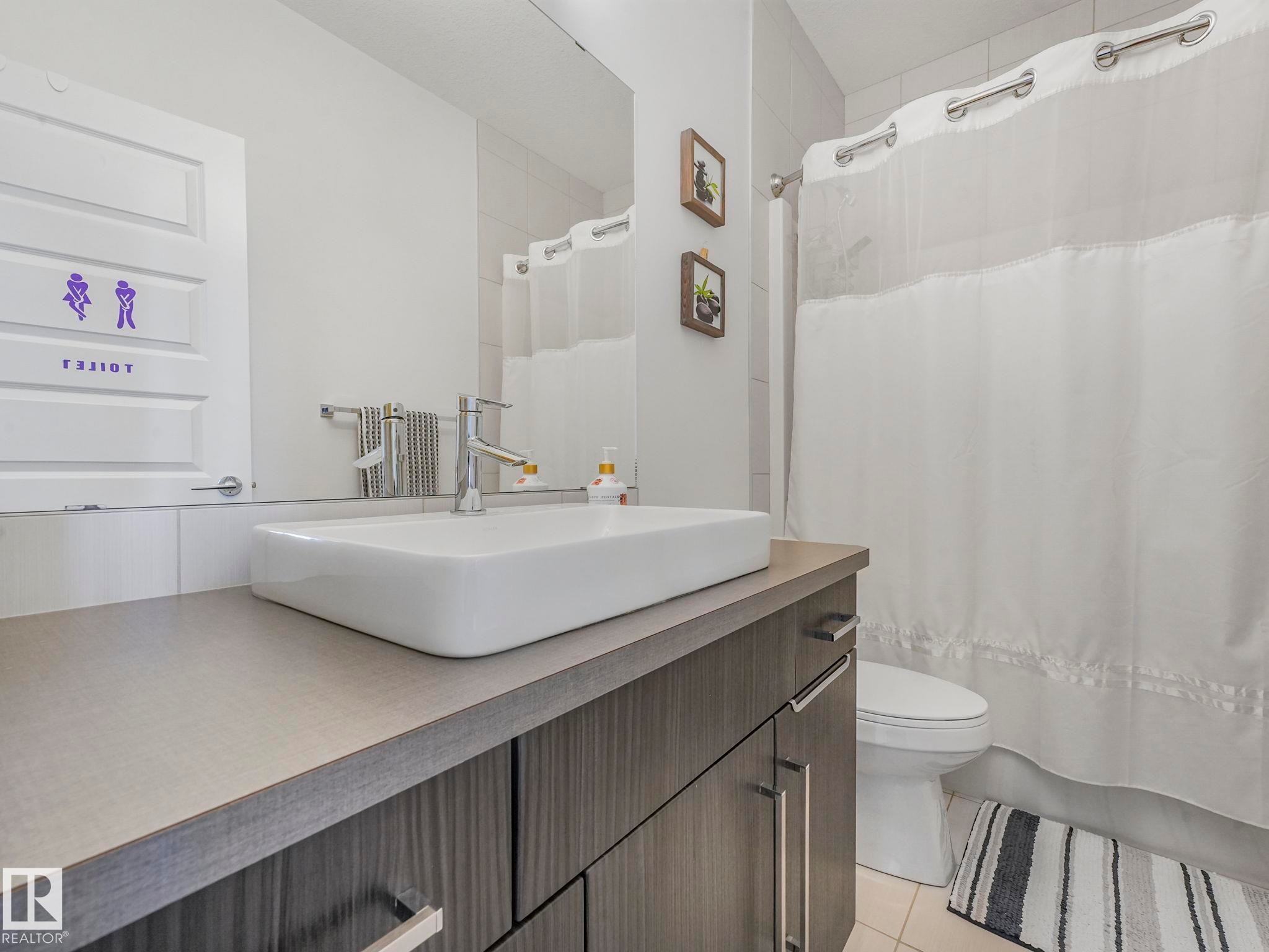 22522 98A Avenue, Edmonton, AB - Indoor Photo Showing Bathroom