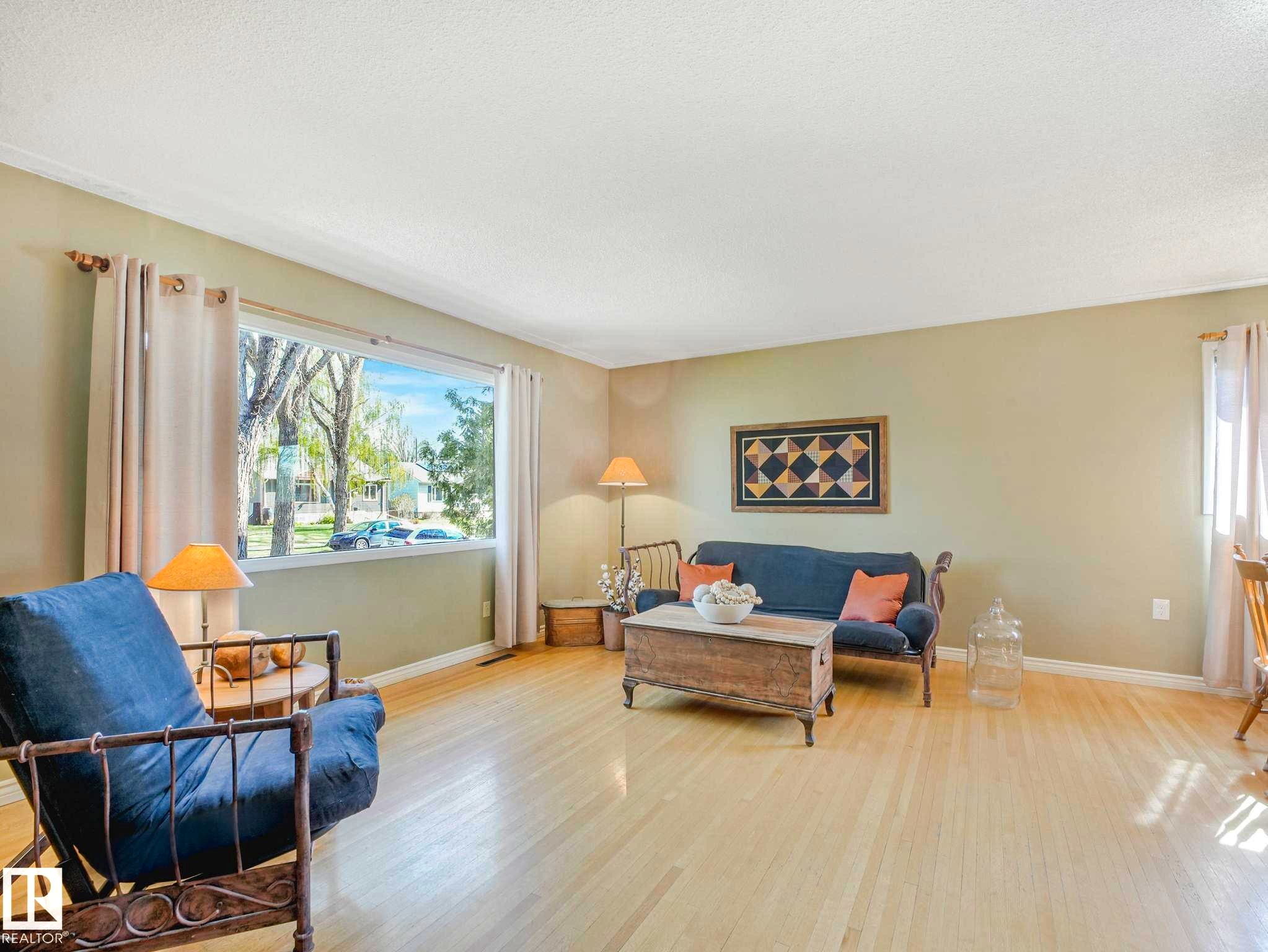 9635 64 Avenue, Edmonton, AB