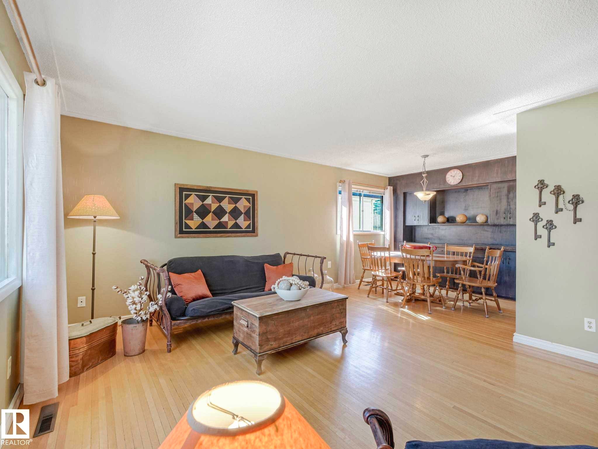 9635 64 Avenue, Edmonton, AB