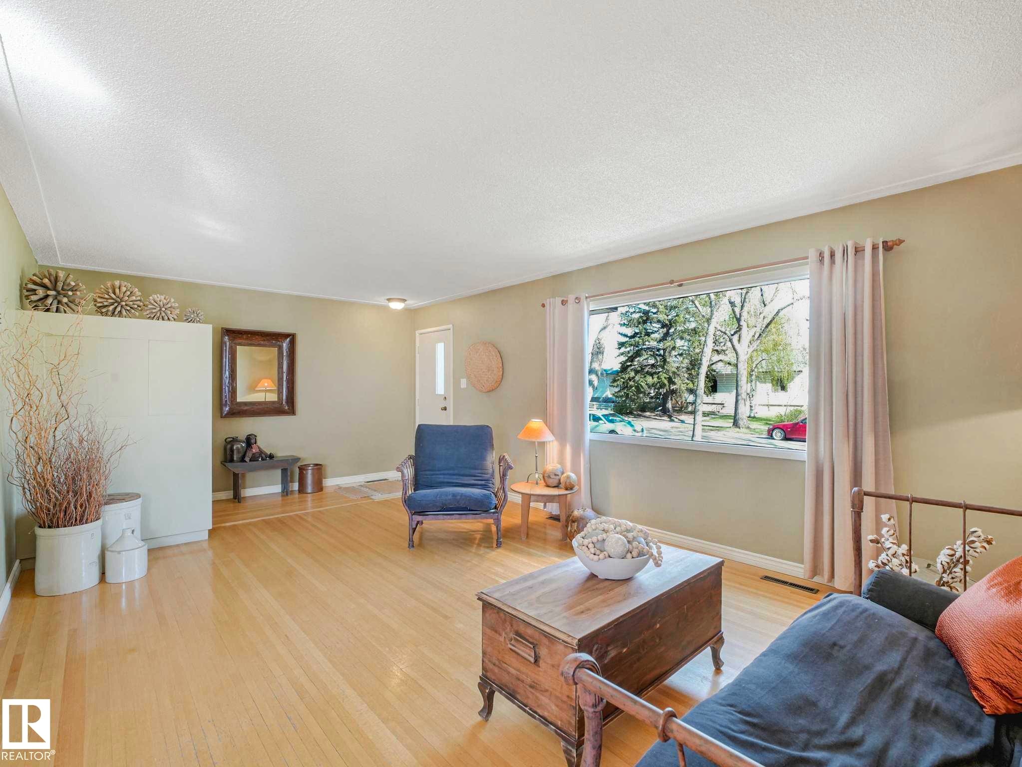 9635 64 Avenue, Edmonton, AB