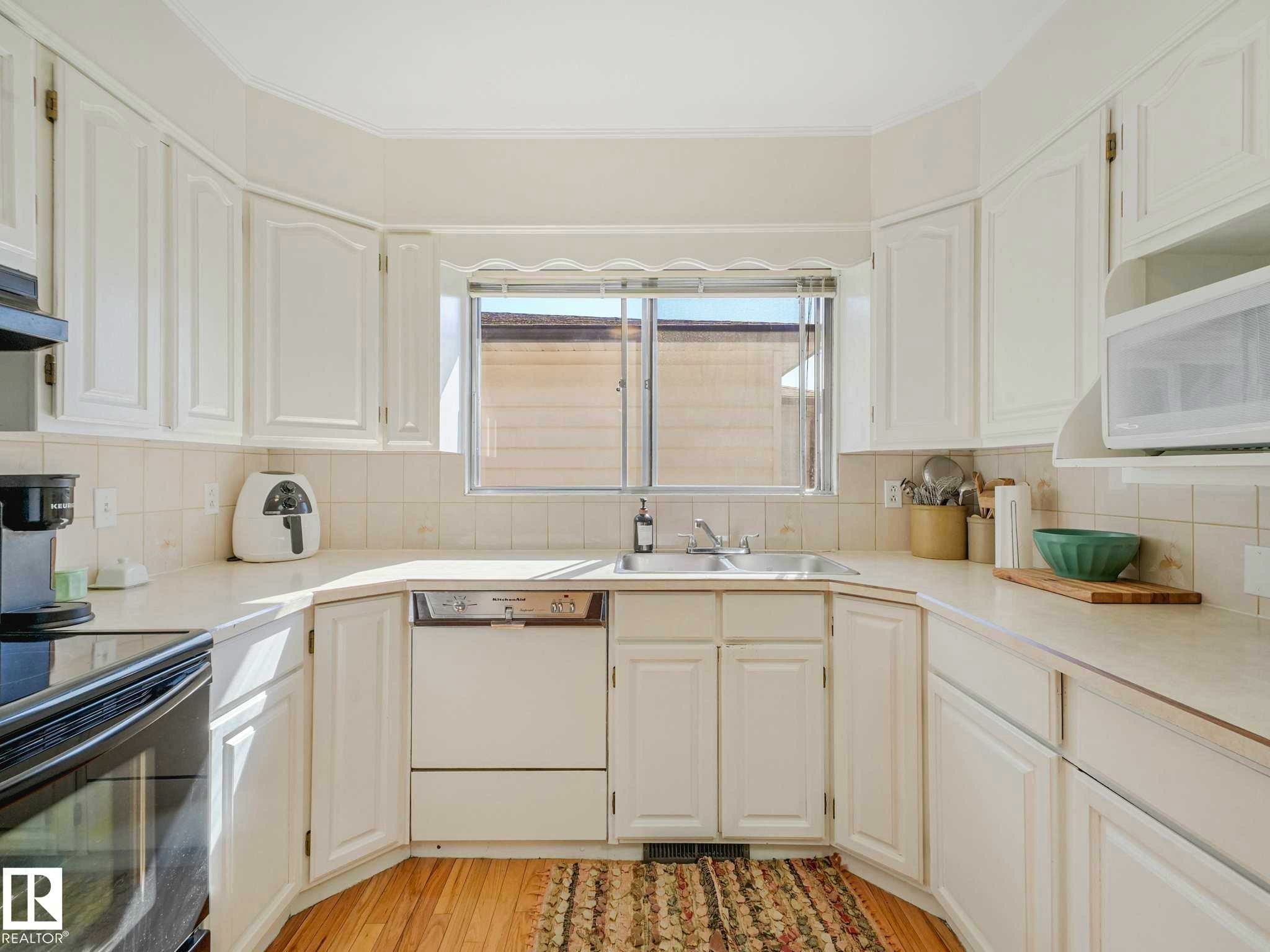 9635 64 Avenue, Edmonton, AB