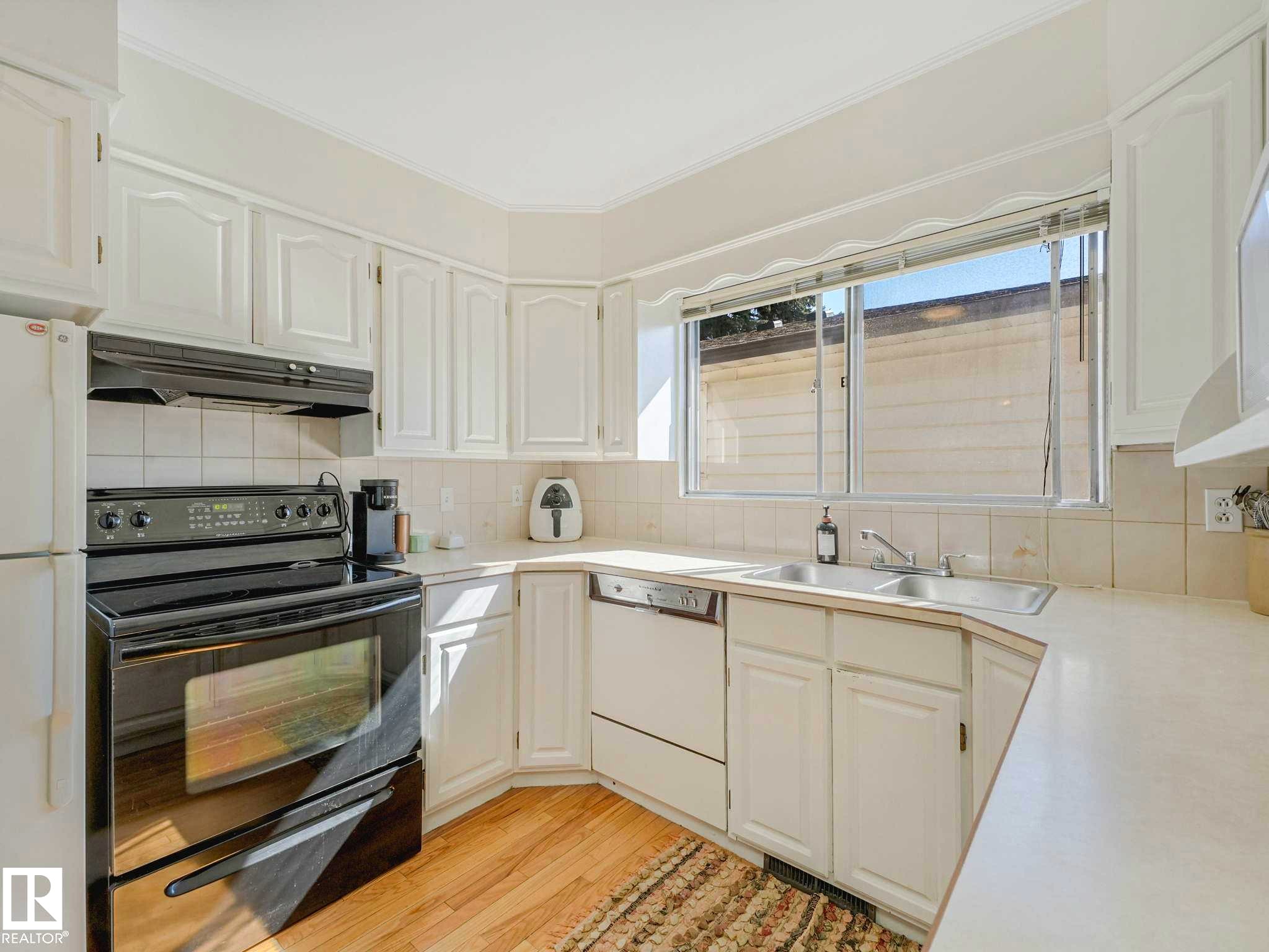 9635 64 Avenue, Edmonton, AB