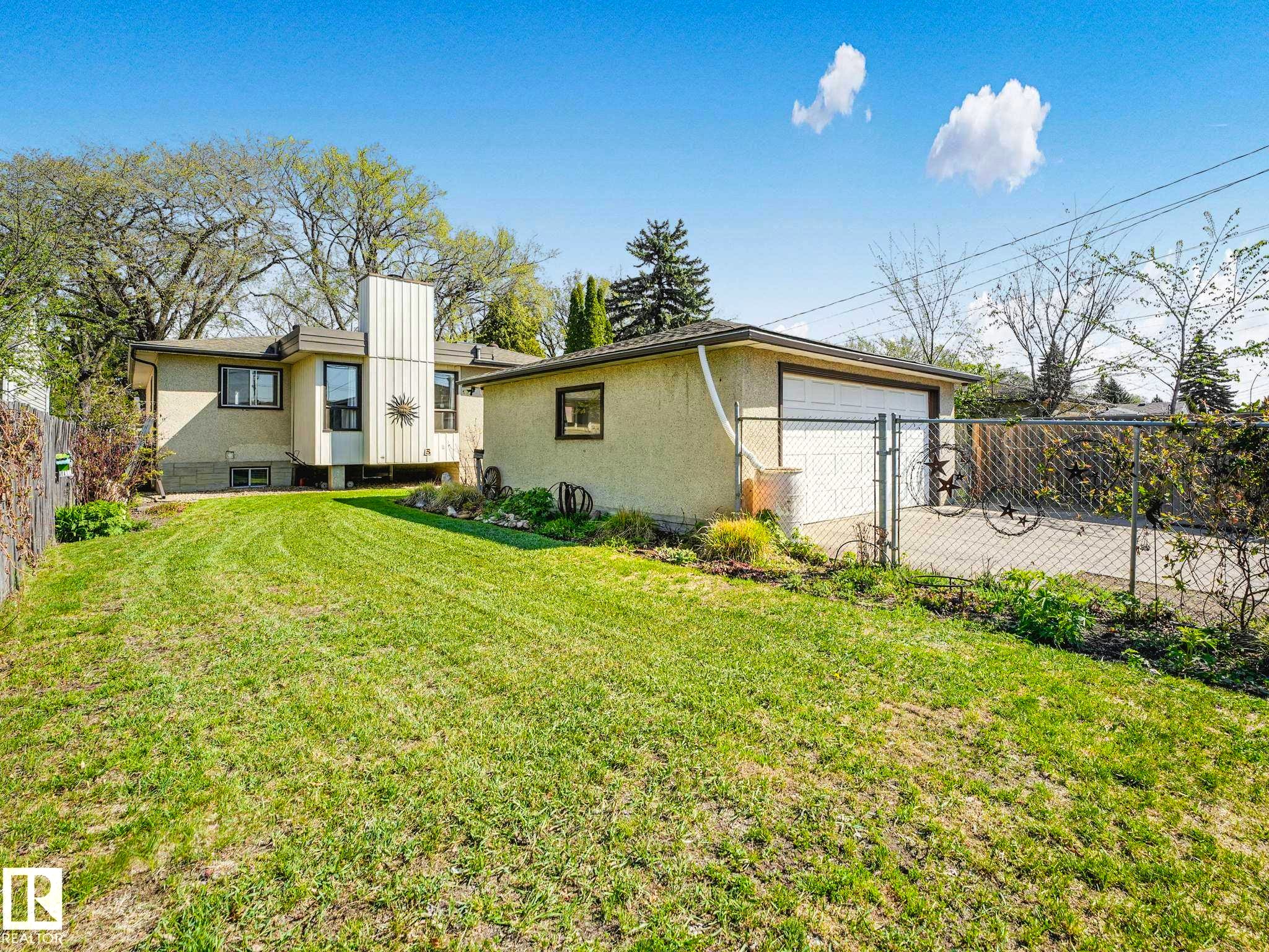 9635 64 Avenue, Edmonton, AB