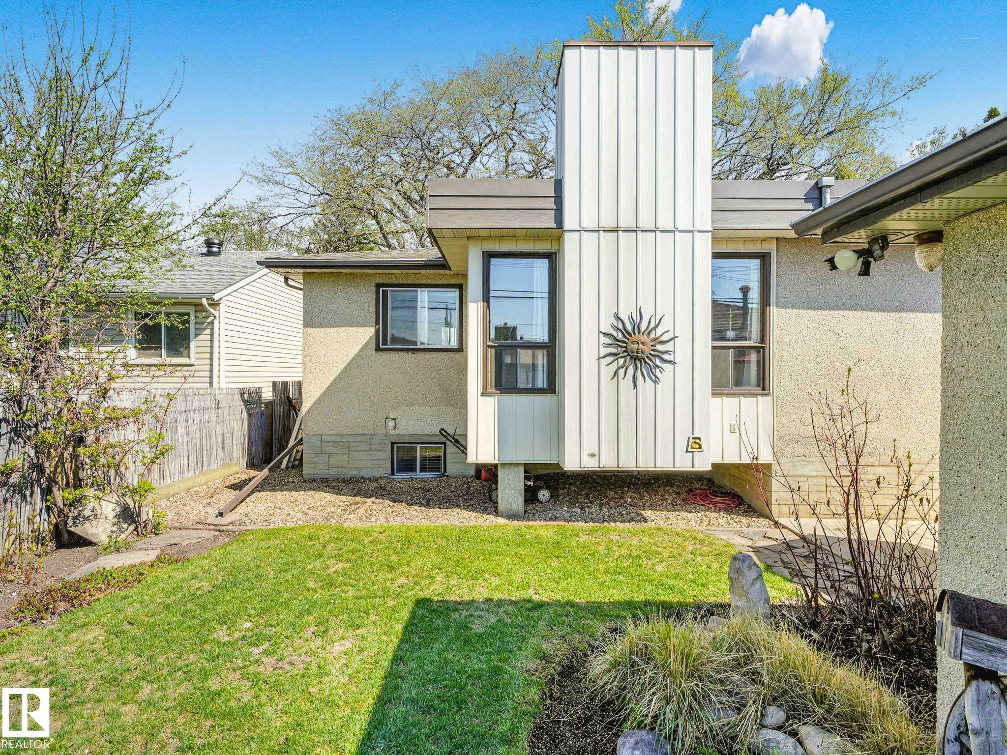 9635 64 Avenue, Edmonton, AB
