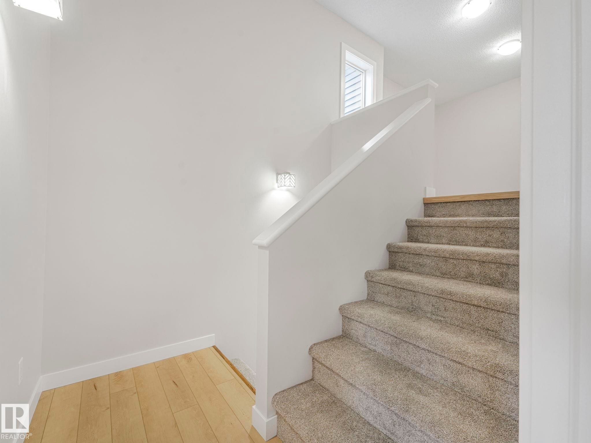 7327 24 Avenue, Edmonton, AB - Indoor Photo Showing Other Room