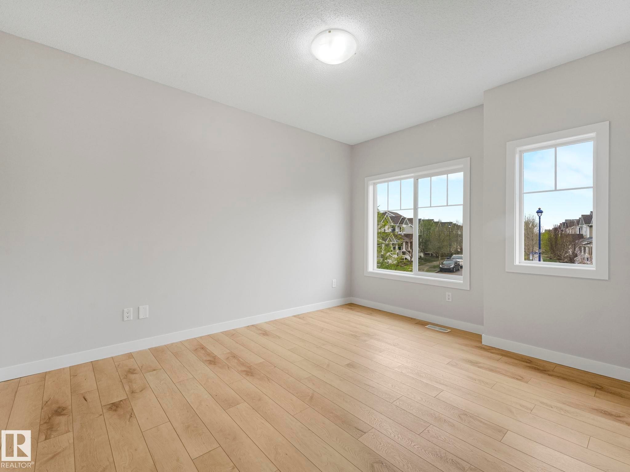7327 24 Avenue, Edmonton, AB - Indoor Photo Showing Other Room