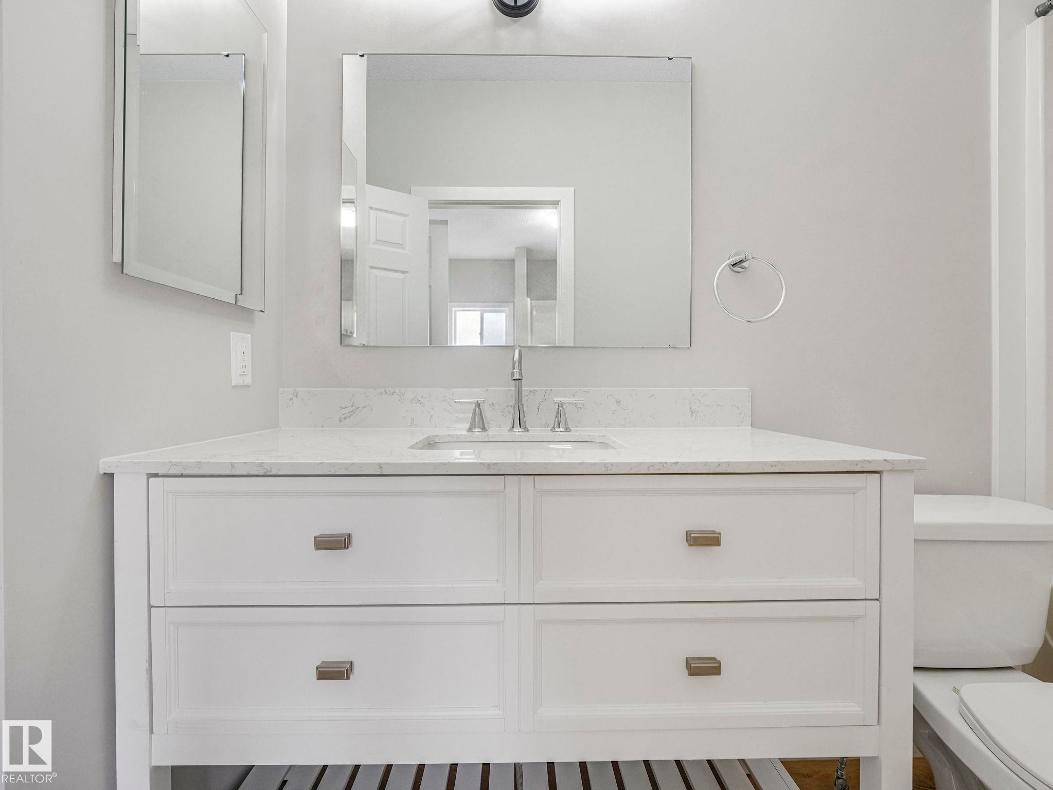 7327 24 Avenue, Edmonton, AB - Indoor Photo Showing Bathroom