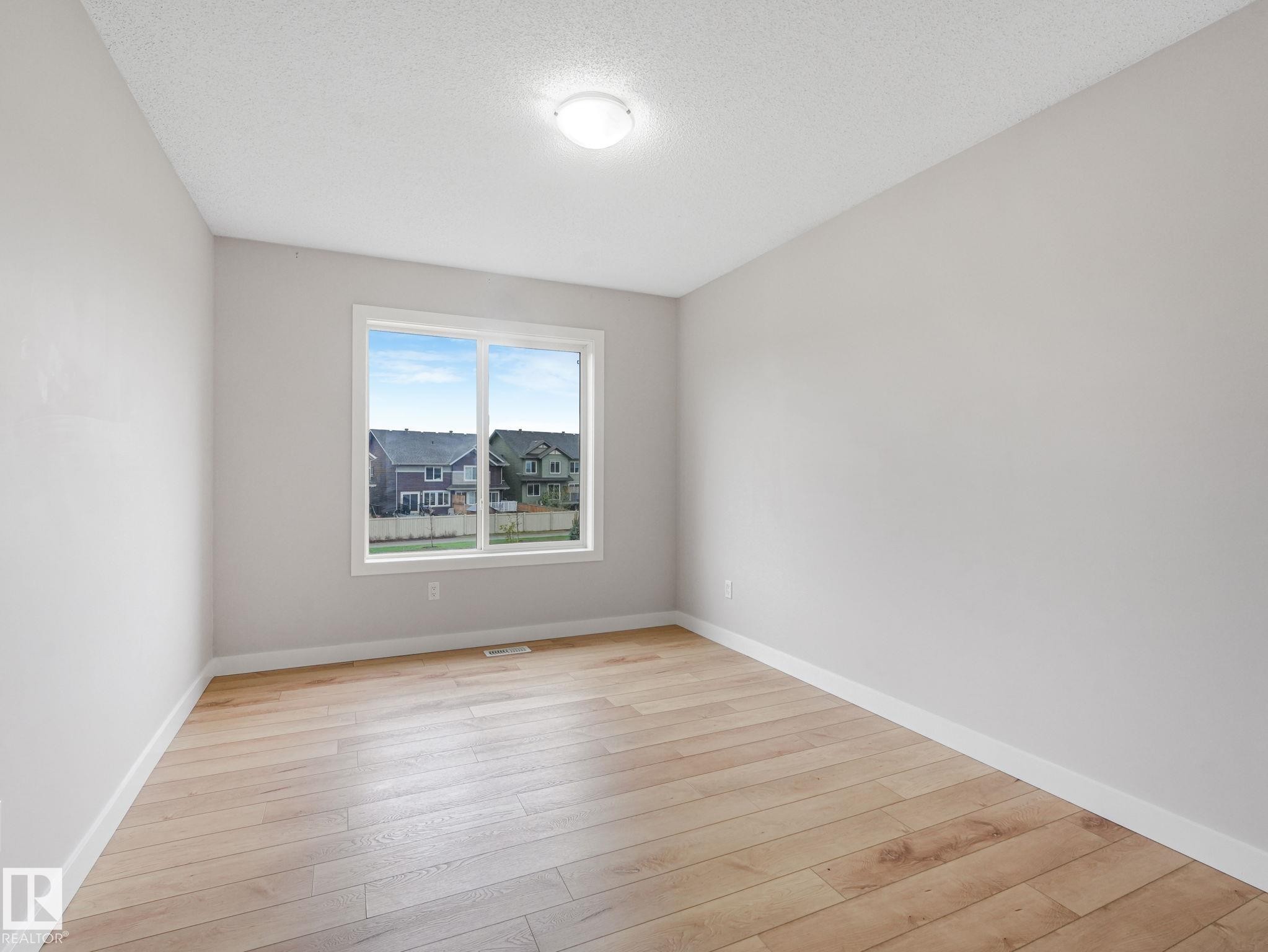 7327 24 Avenue, Edmonton, AB - Indoor Photo Showing Other Room