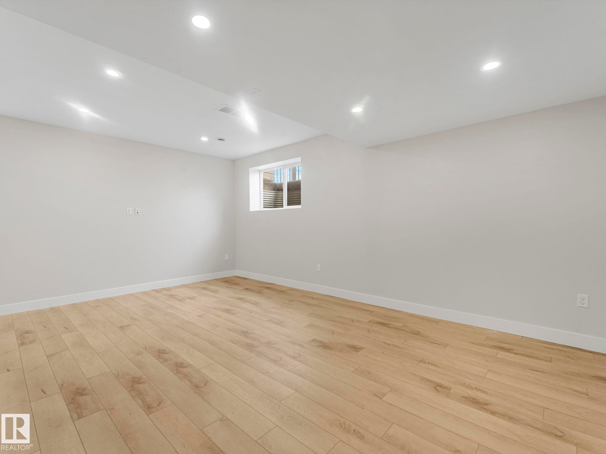7327 24 Avenue, Edmonton, AB - Indoor