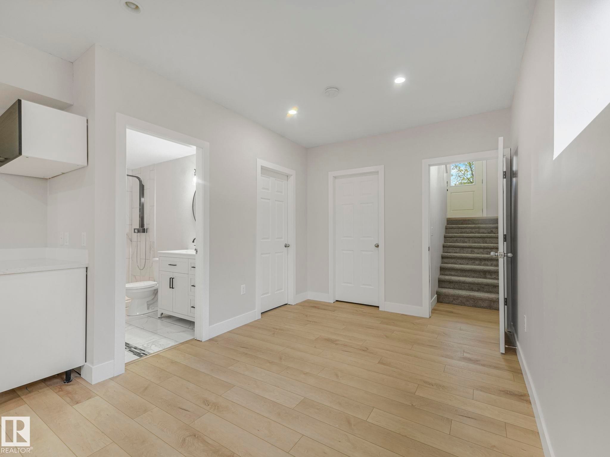 7327 24 Avenue, Edmonton, AB - Indoor Photo Showing Other Room
