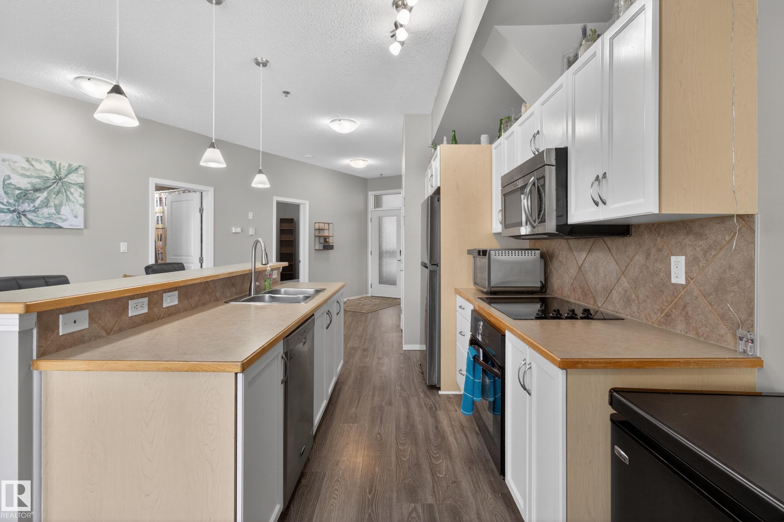 #341 4827 104A St Nw, Edmonton, AB - Indoor Photo Showing Kitchen With Double Sink With Upgraded Kitchen