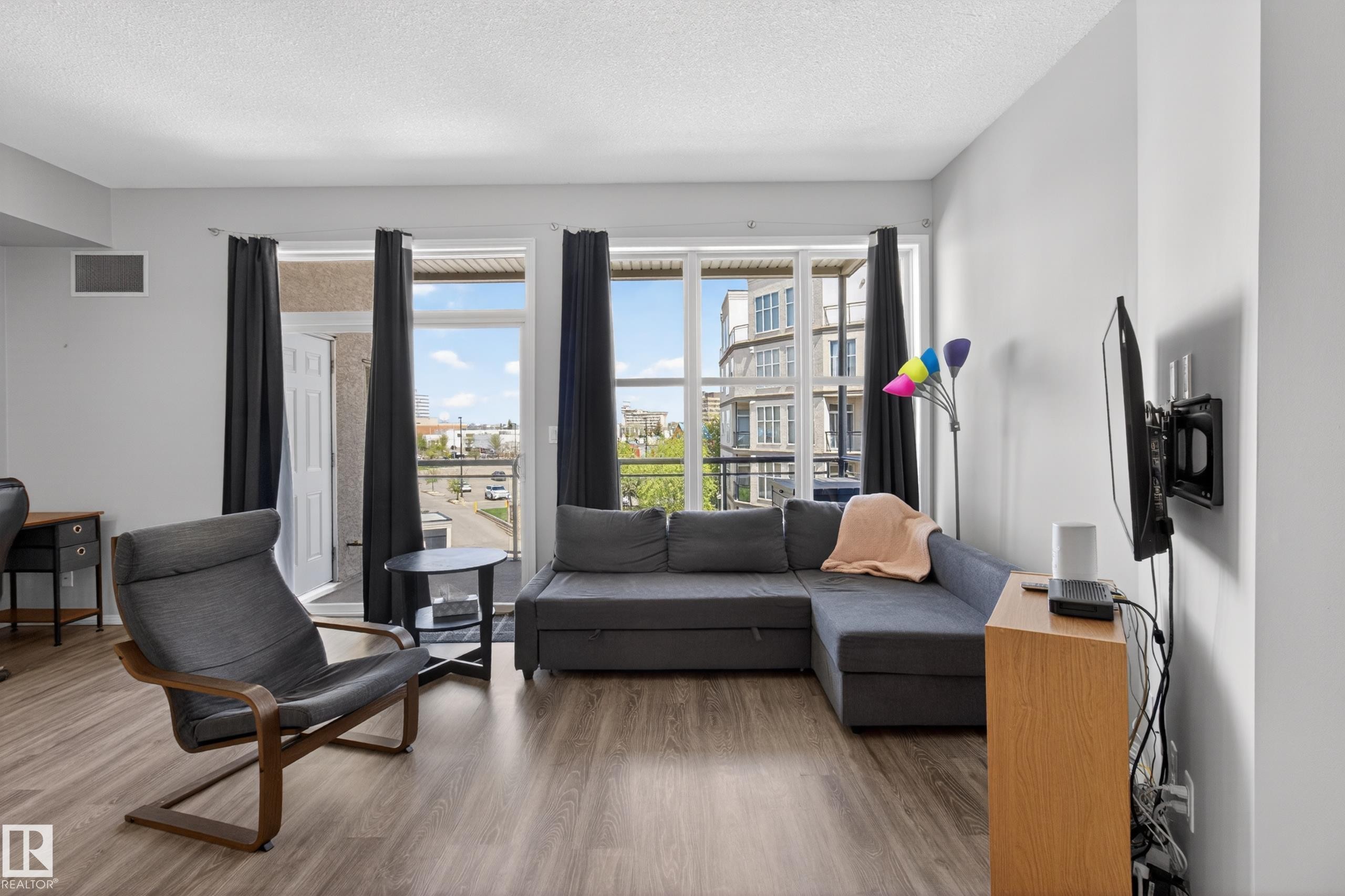 #341 4827 104A St Nw, Edmonton, AB - Indoor Photo Showing Living Room