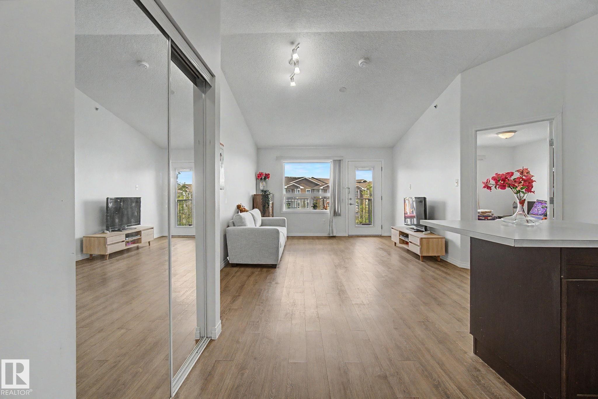 1401 9363 Simpson Drive, Edmonton, AB - Indoor