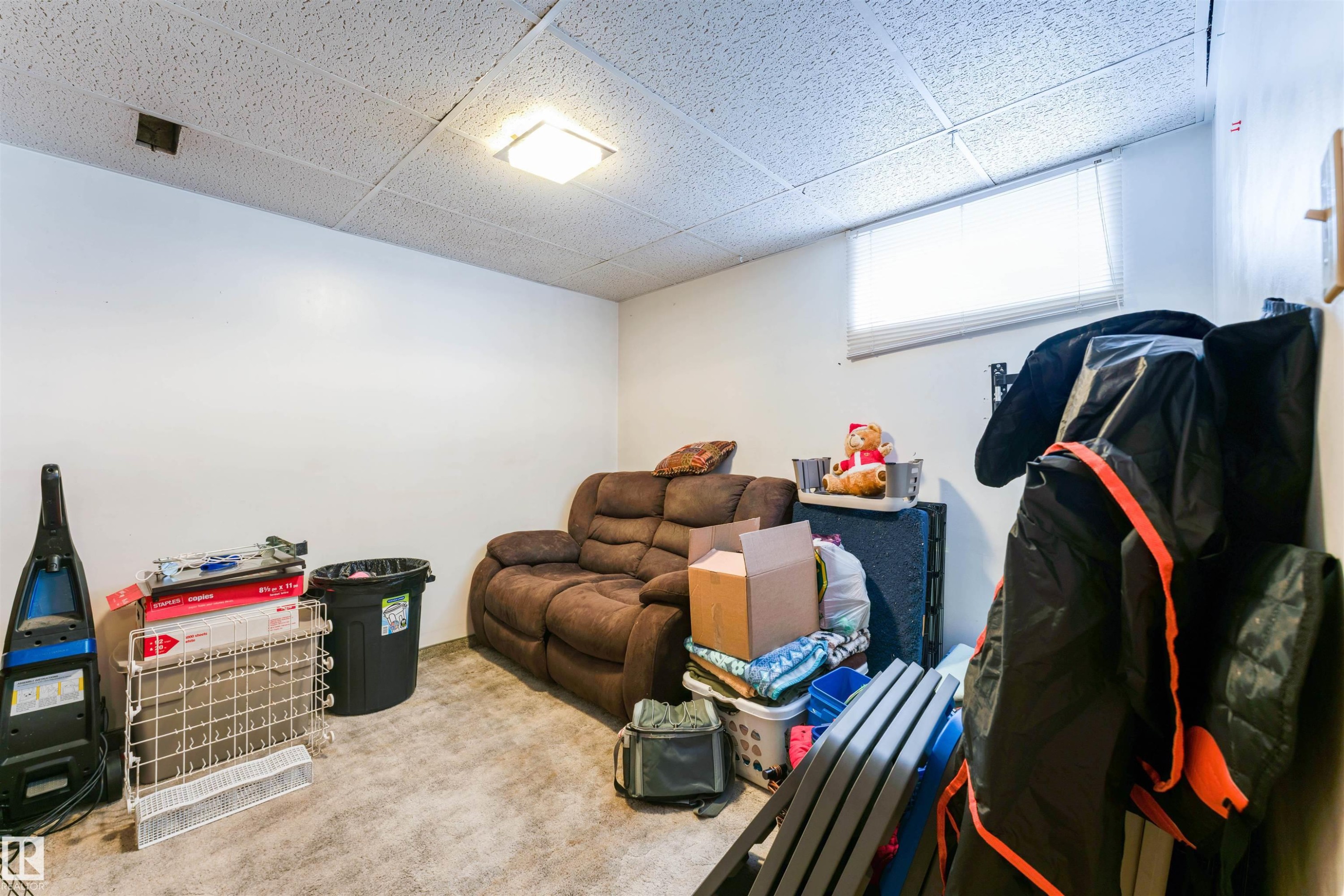 Image quality insufficient for description - 13231 74 Street, Edmonton, AB - Indoor