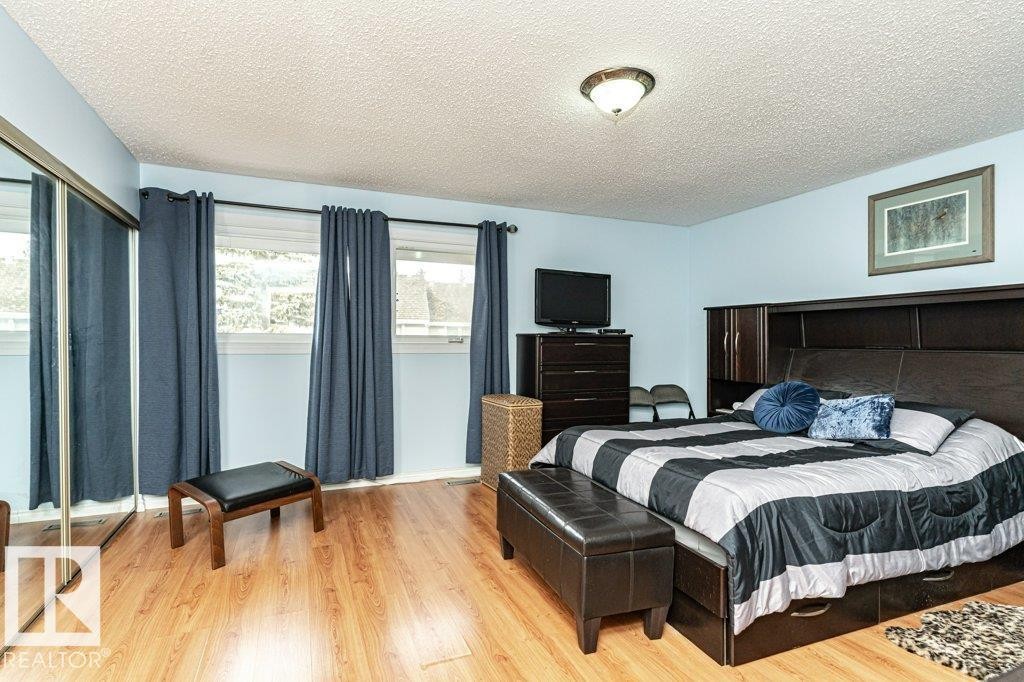 3010 108 Street, Edmonton, AB - Indoor Photo Showing Bedroom