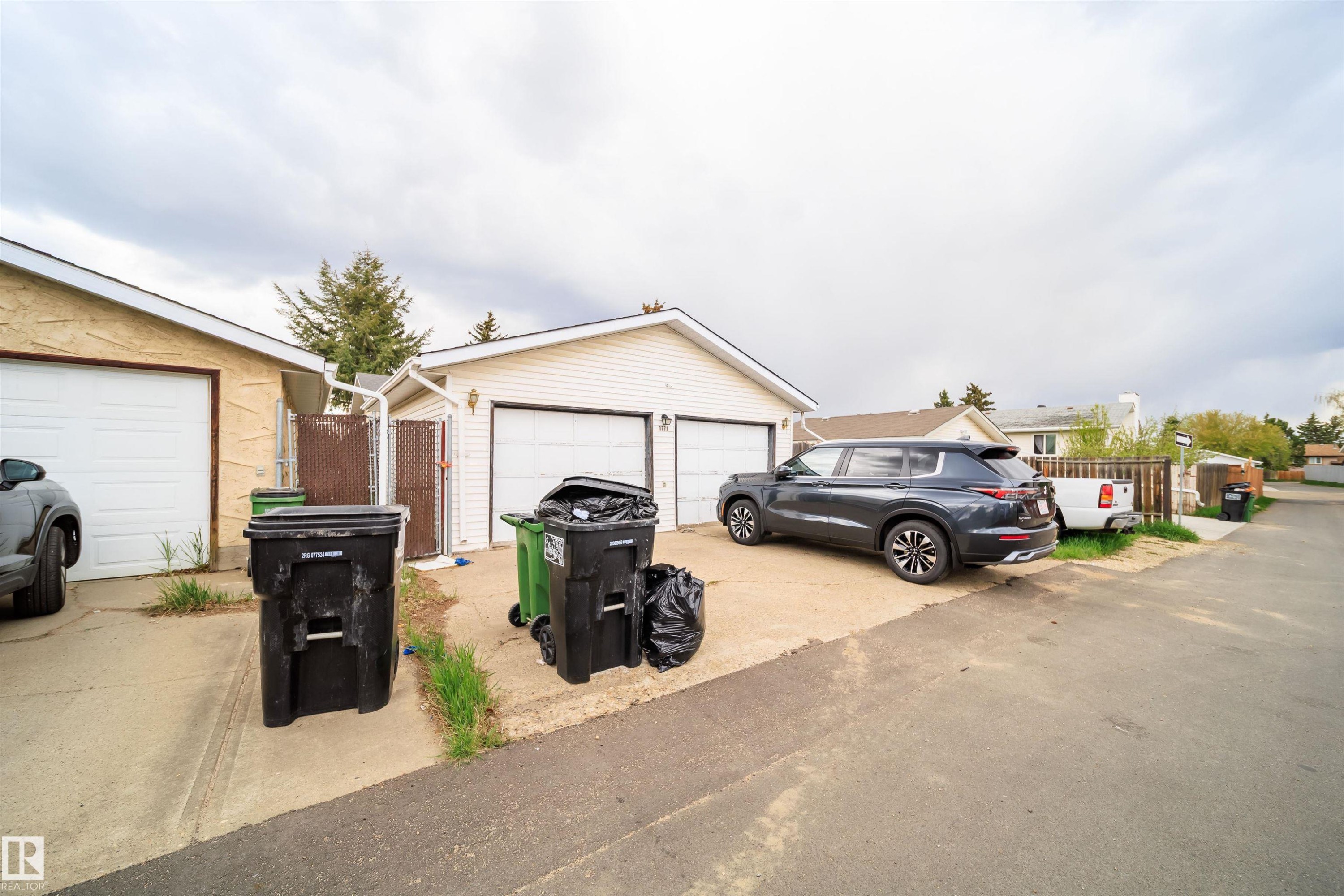 Image quality insufficient for description - 1771 37 Street, Edmonton, AB - Outdoor