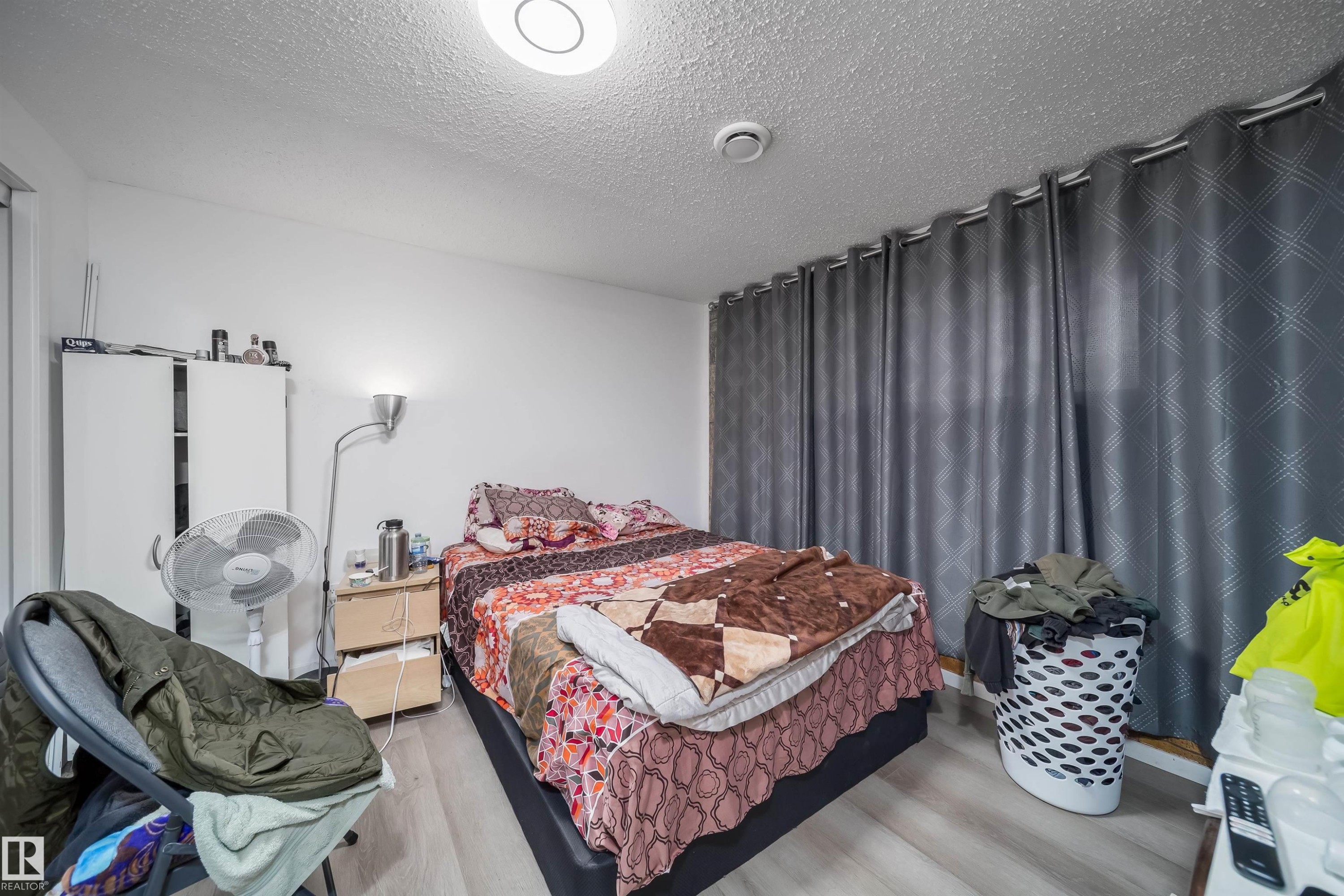Bedroom featuring light wood-finish flooring, white walls, and a textured ceiling - 1771 37 Street, Edmonton, AB - Indoor Photo Showing Bedroom