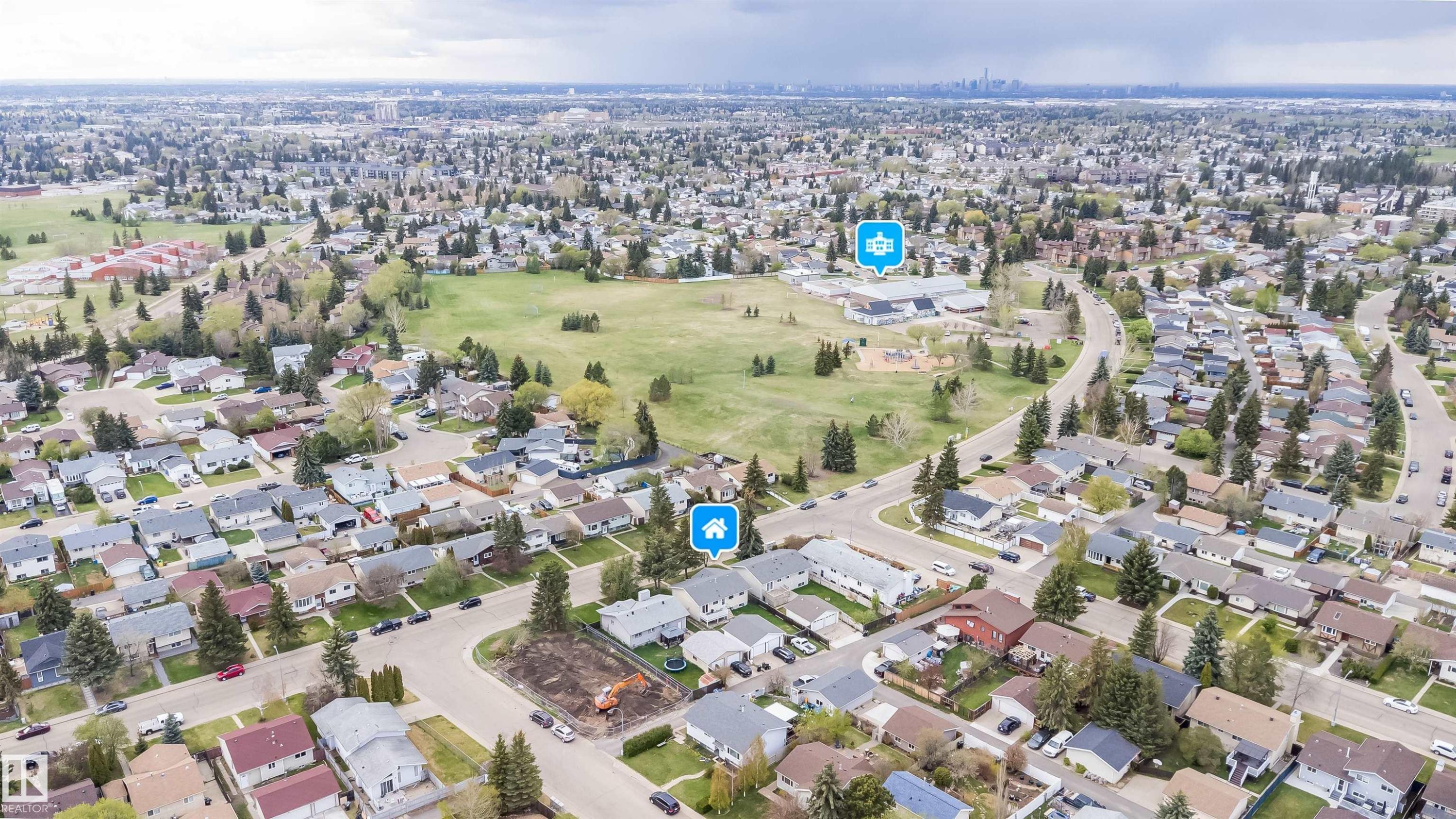 Residential neighborhood featuring a mix of mature trees and established homes - 1771 37 Street, Edmonton, AB - Outdoor With View