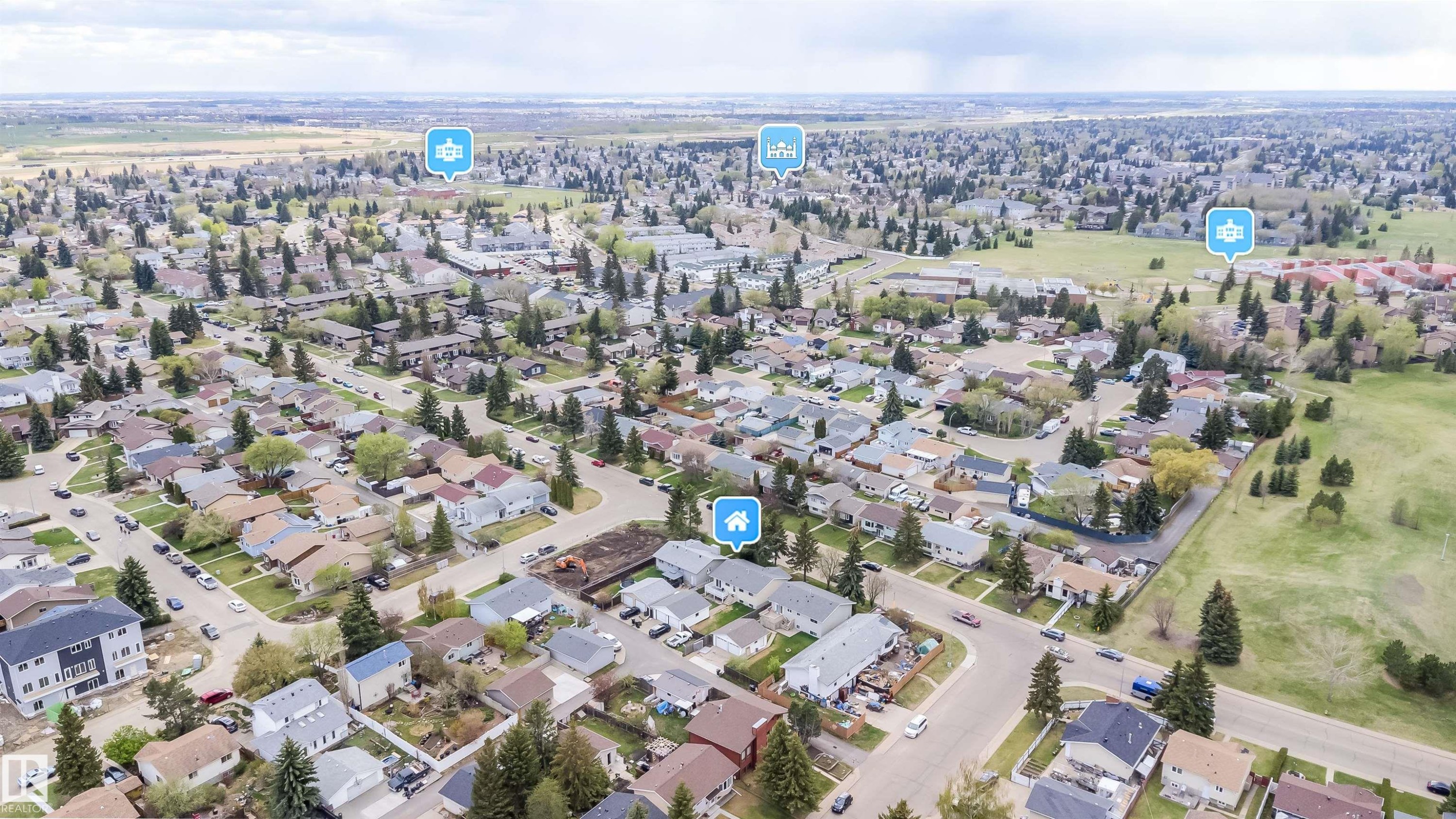 Aerial perspective of a residential neighborhood featuring numerous detached homes with varying rooflines and exterior finishes - 1771 37 Street, Edmonton, AB - Outdoor With View