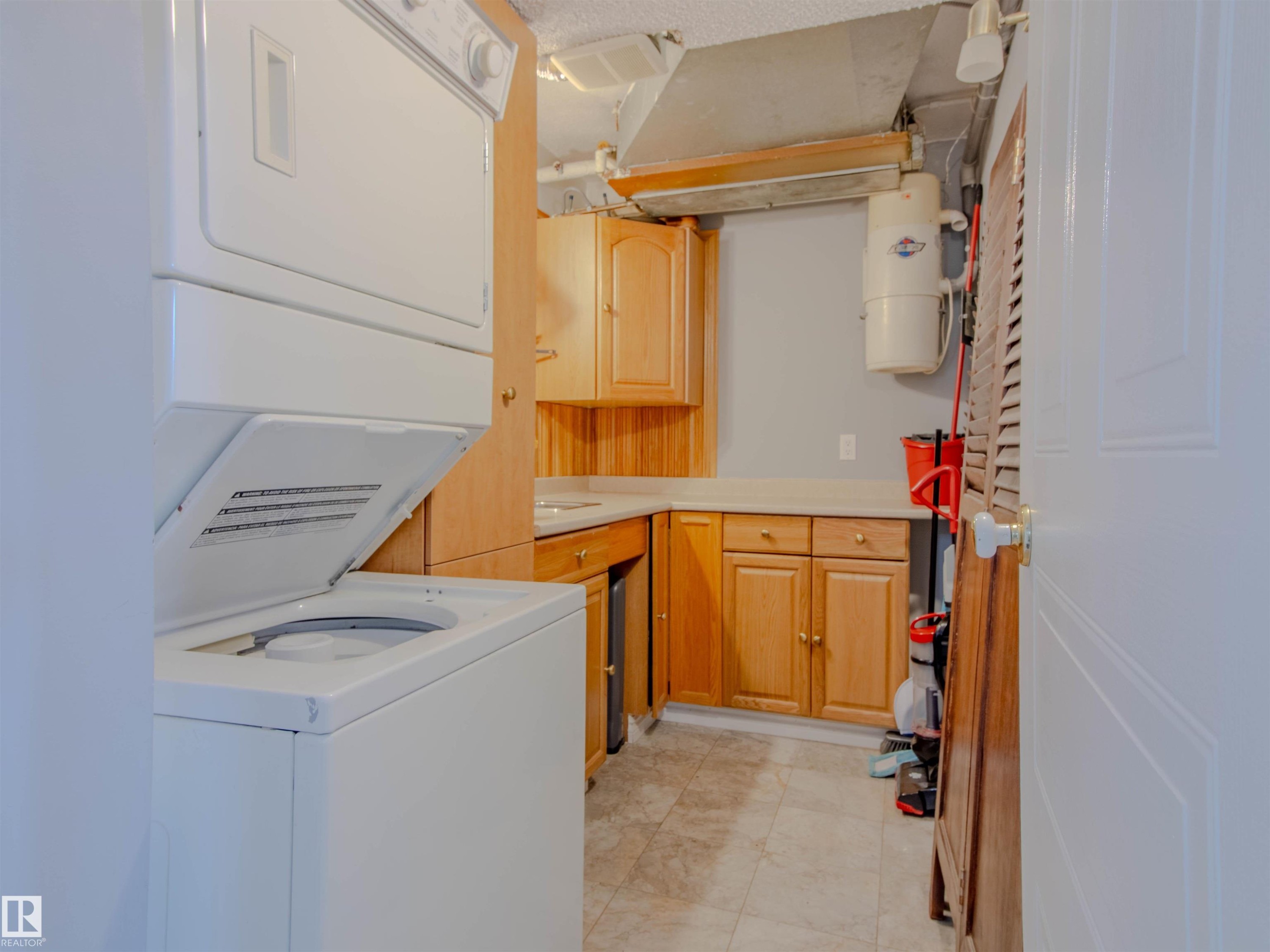 202 8340 Jasper Avenue, Edmonton, AB - Indoor Photo Showing Laundry Room
