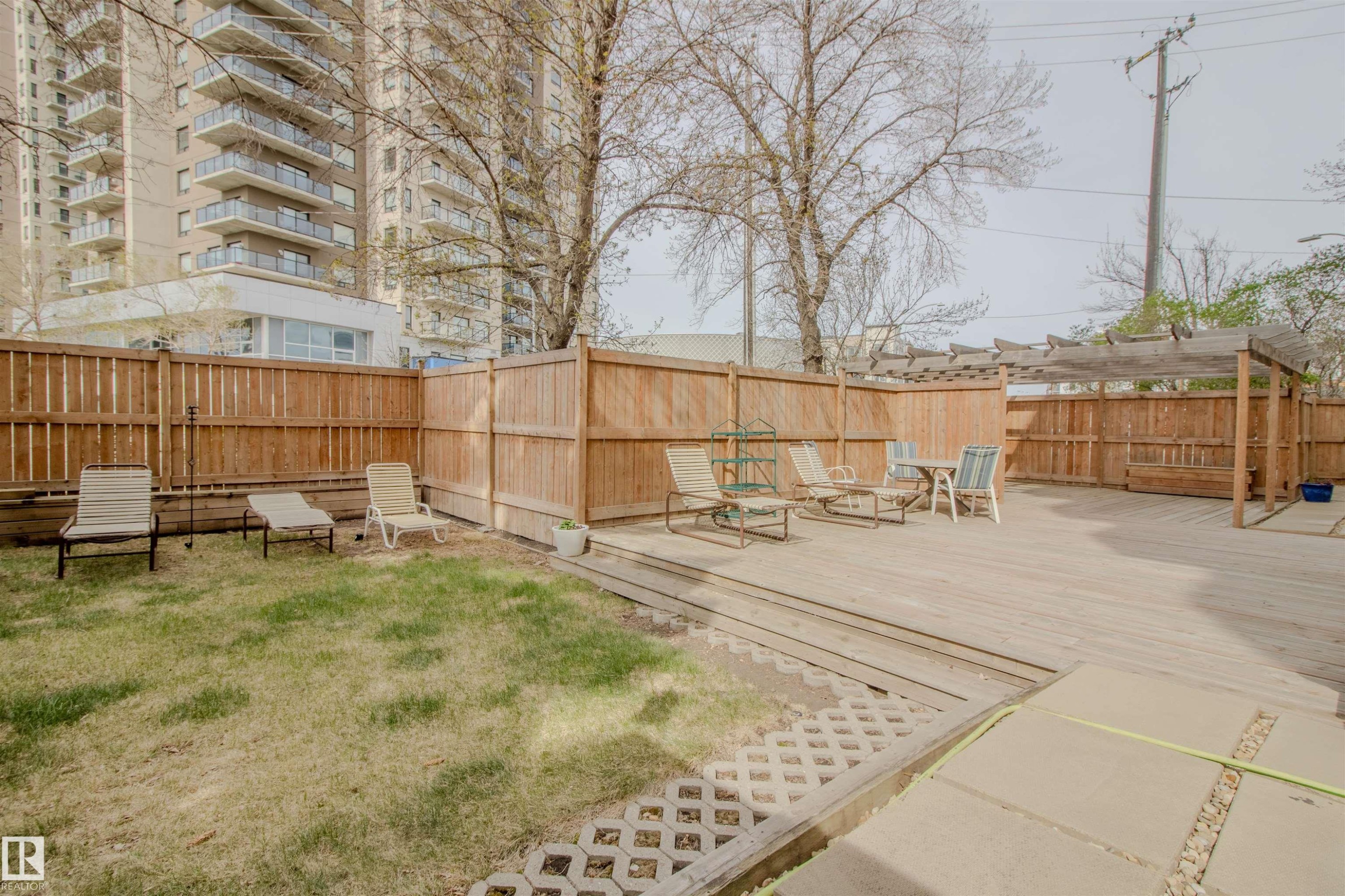202 8340 Jasper Avenue, Edmonton, AB - Outdoor