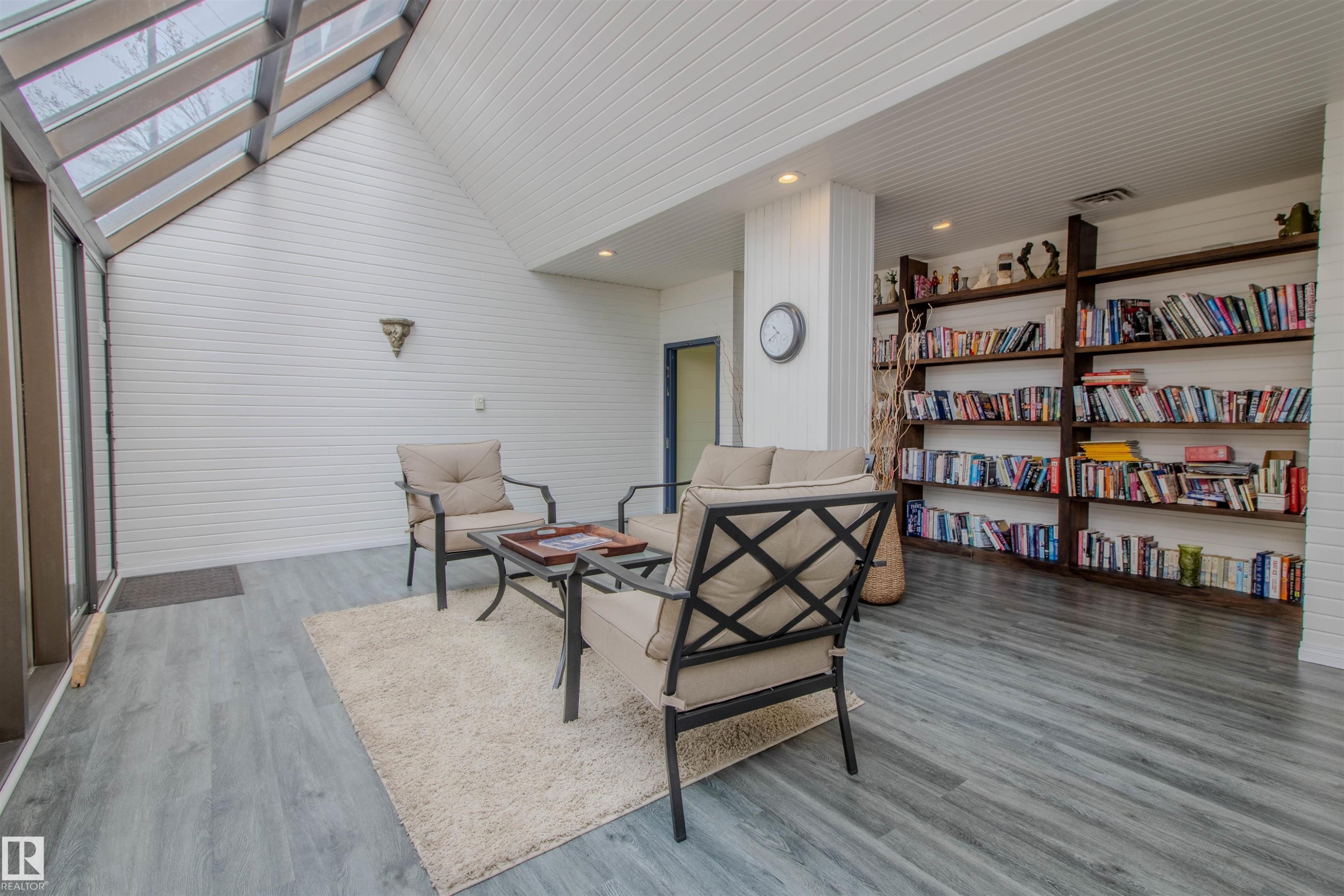 202 8340 Jasper Avenue, Edmonton, AB - With Exterior