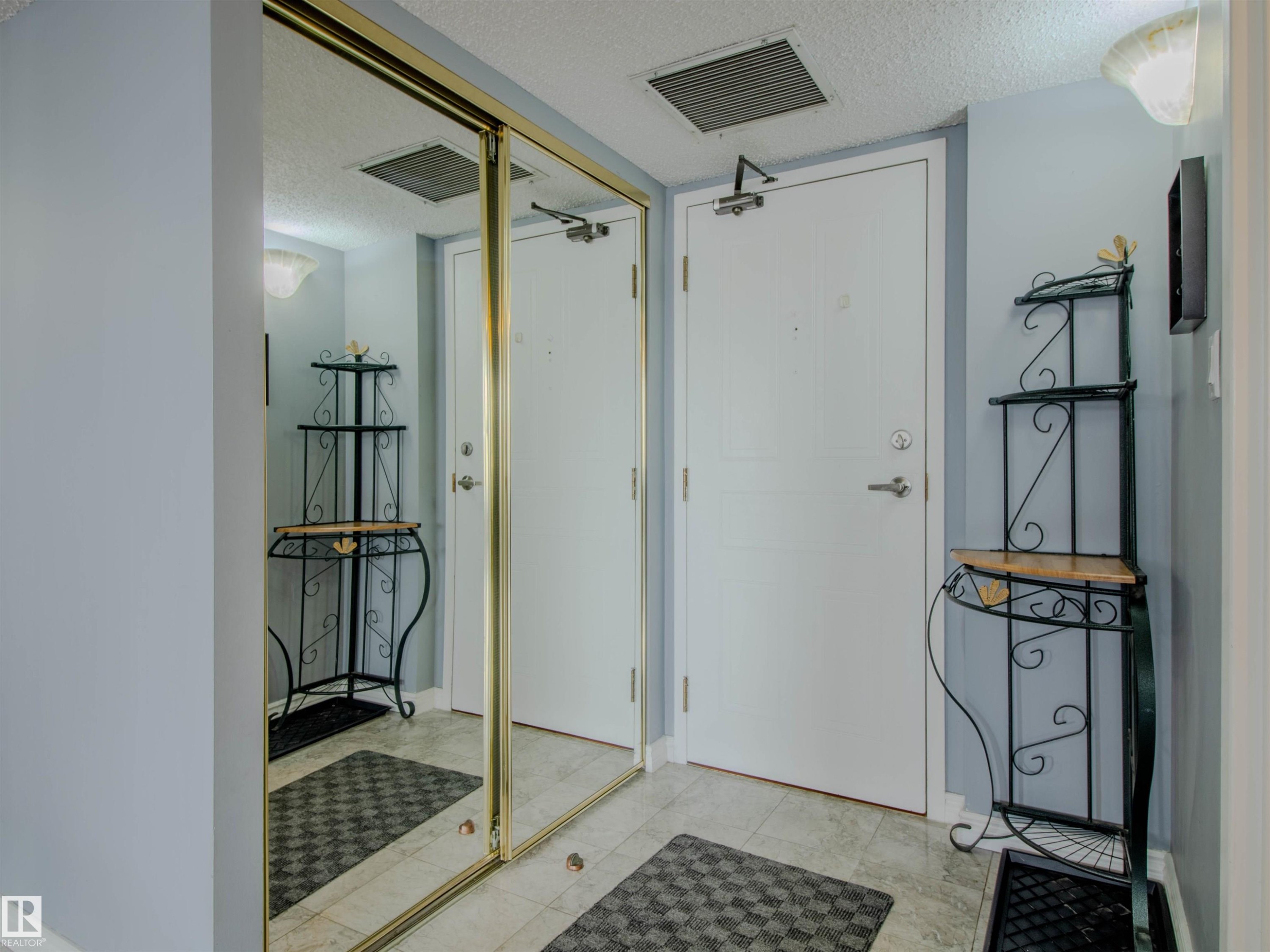 202 8340 Jasper Avenue, Edmonton, AB - Indoor Photo Showing Other Room
