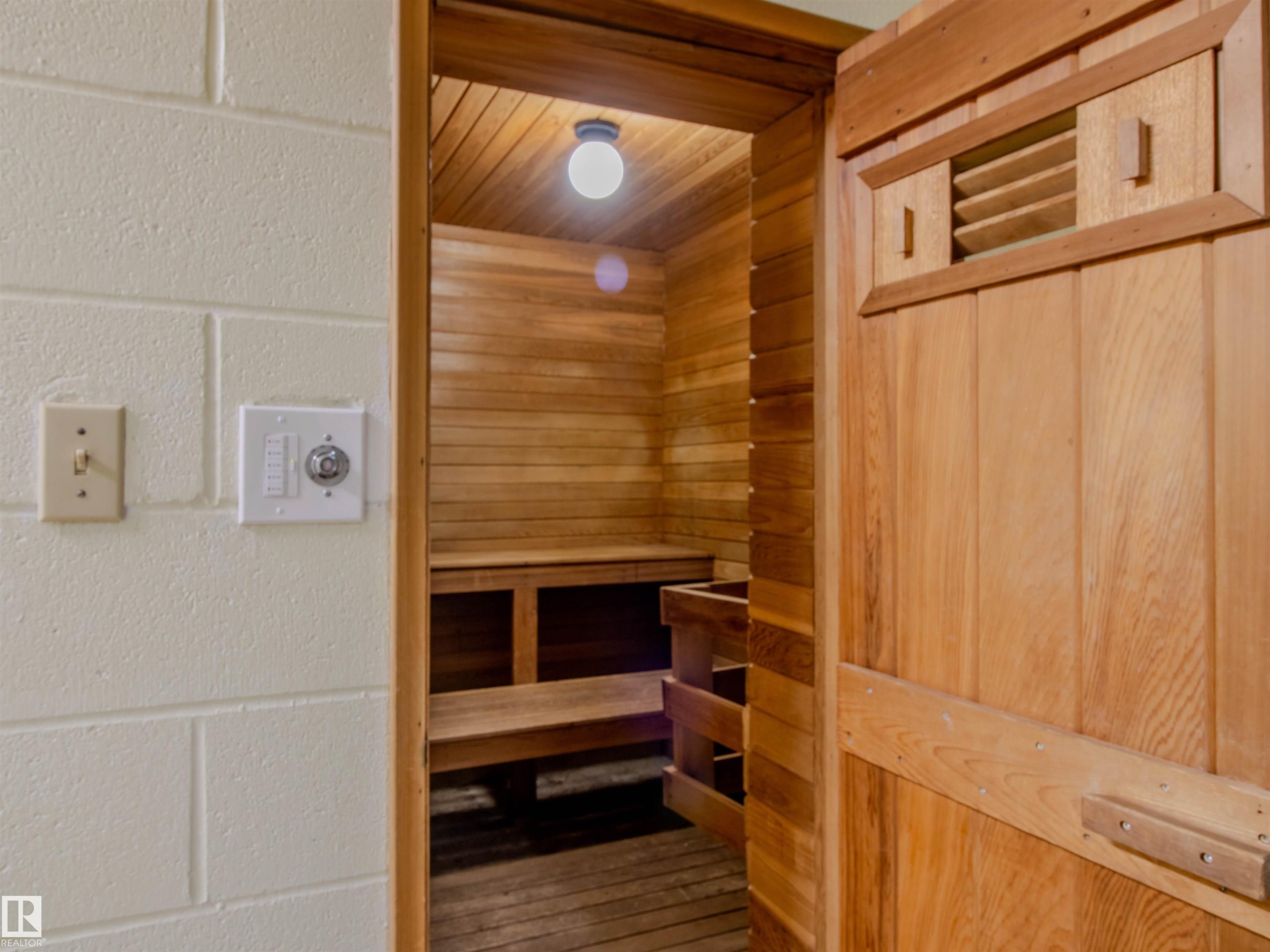 202 8340 Jasper Avenue, Edmonton, AB - Indoor Photo Showing Other Room