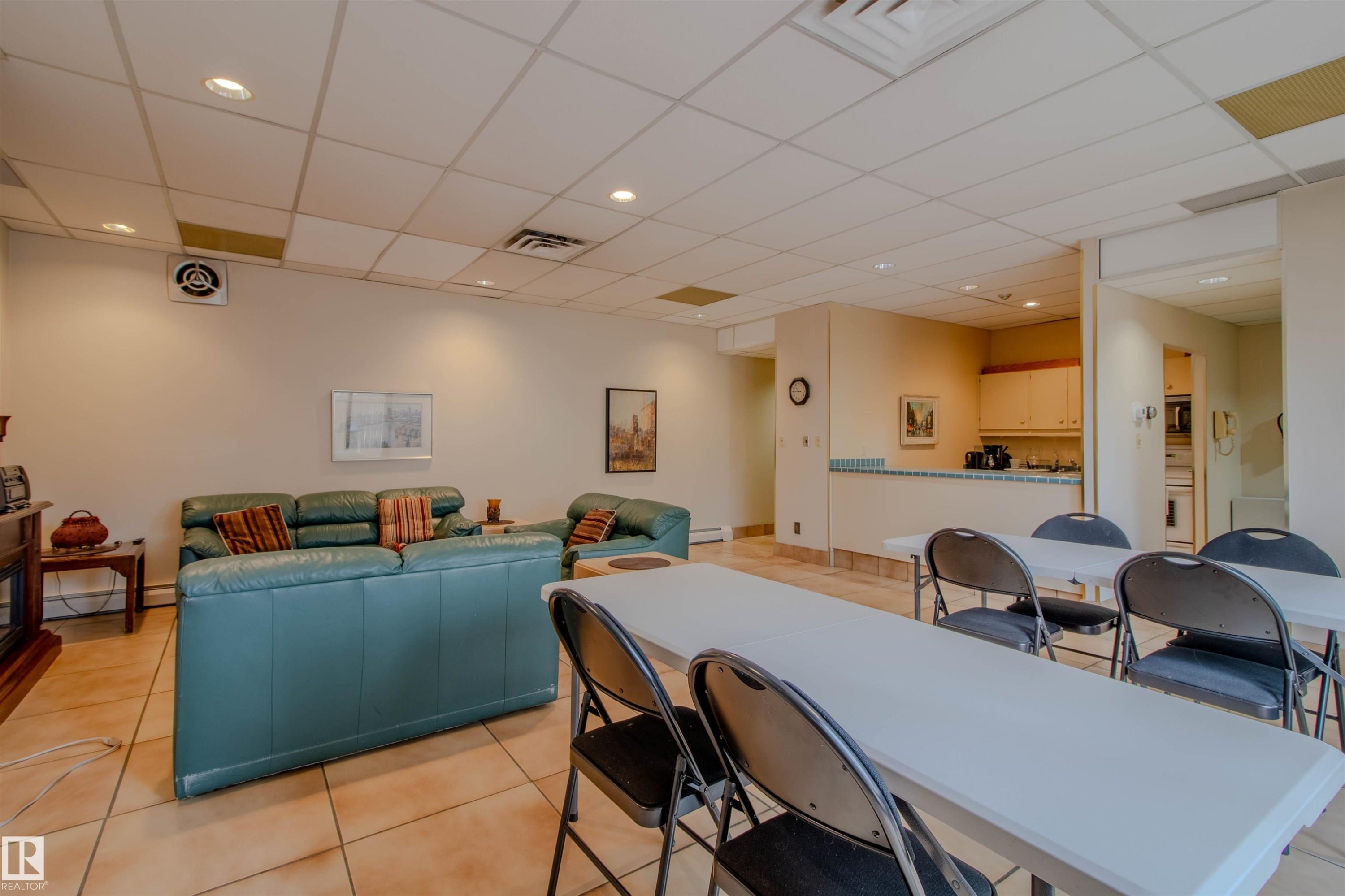 202 8340 Jasper Avenue, Edmonton, AB - Indoor