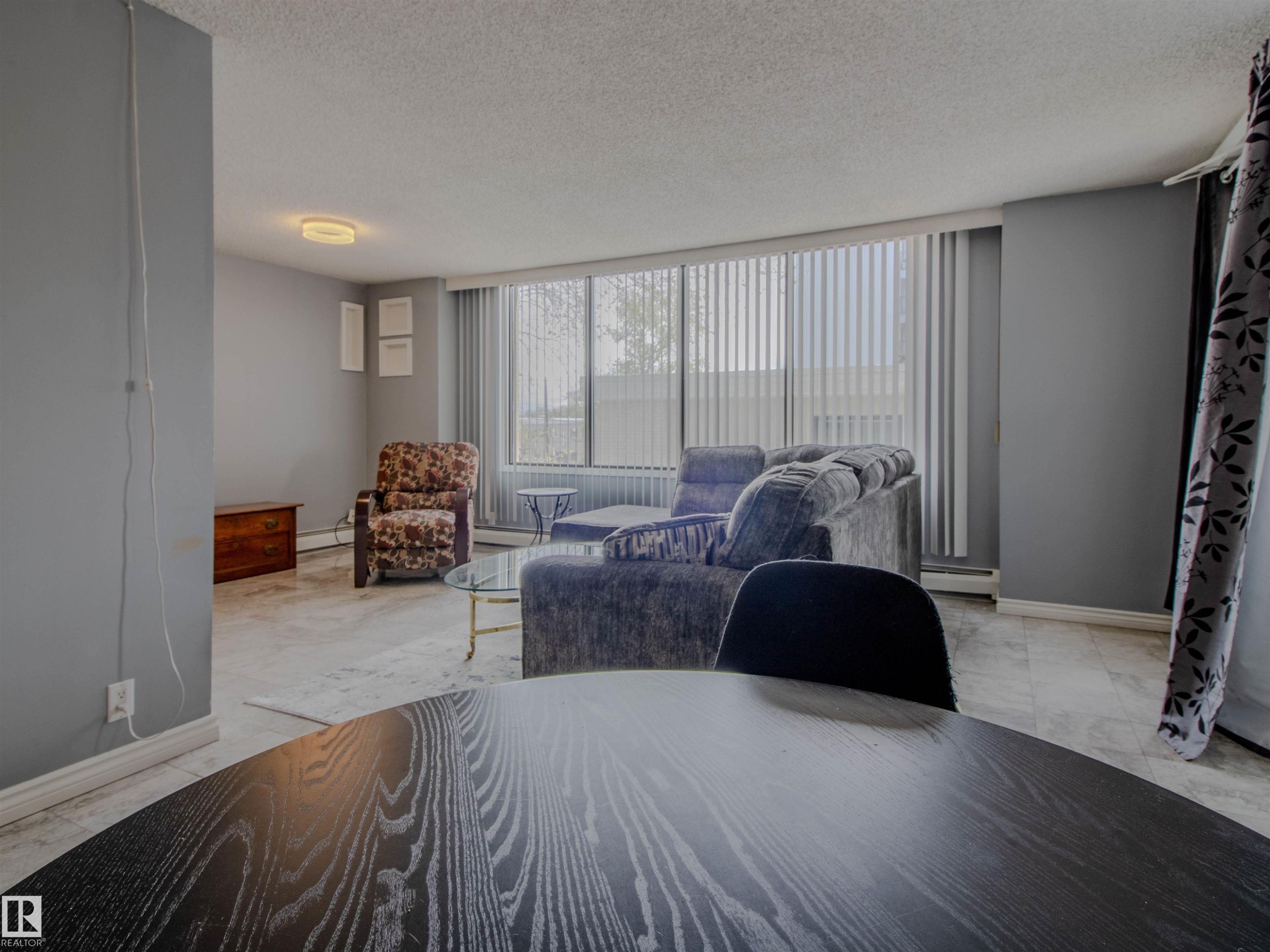 202 8340 Jasper Avenue, Edmonton, AB - Indoor