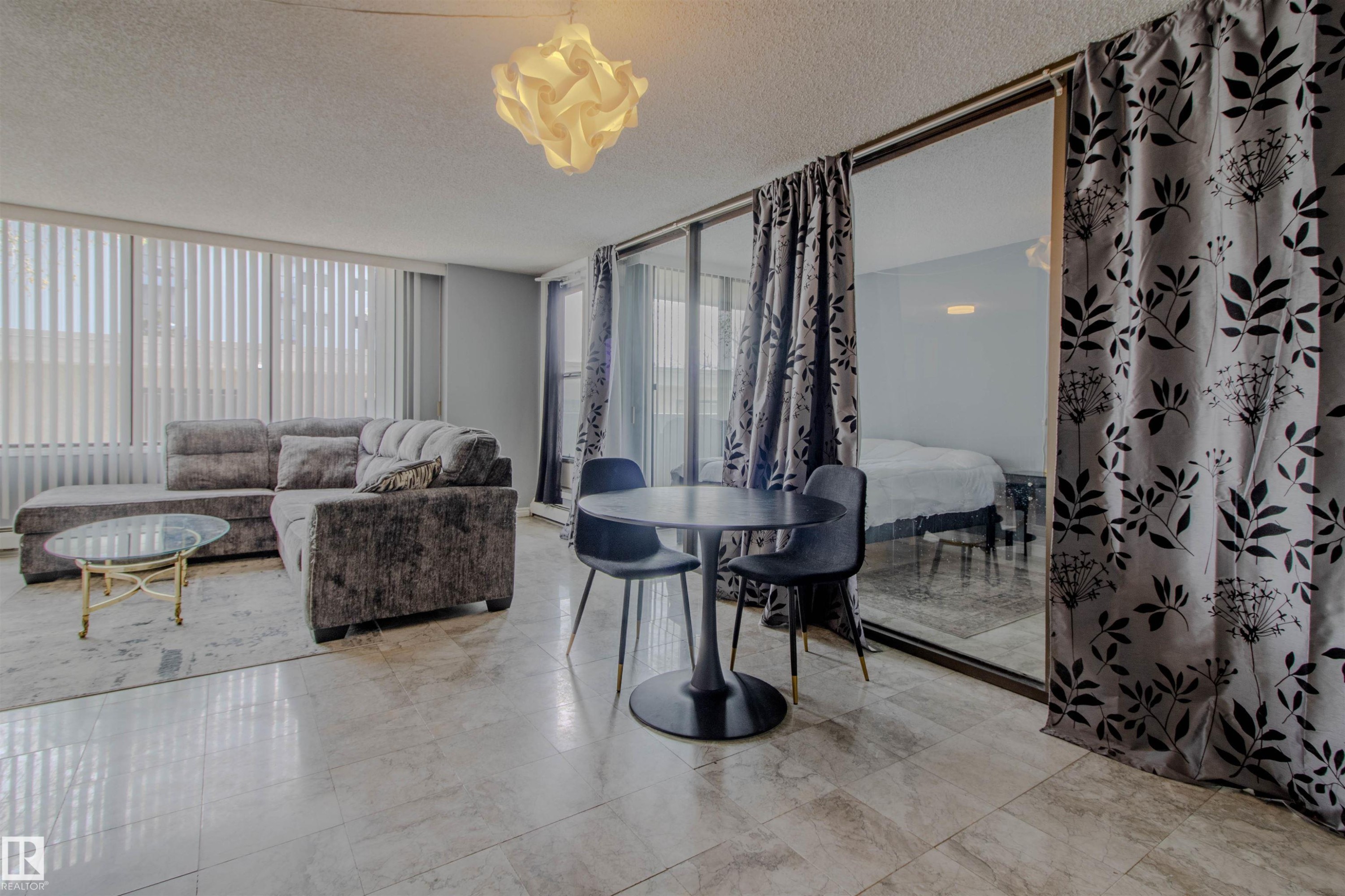 202 8340 Jasper Avenue, Edmonton, AB - Indoor