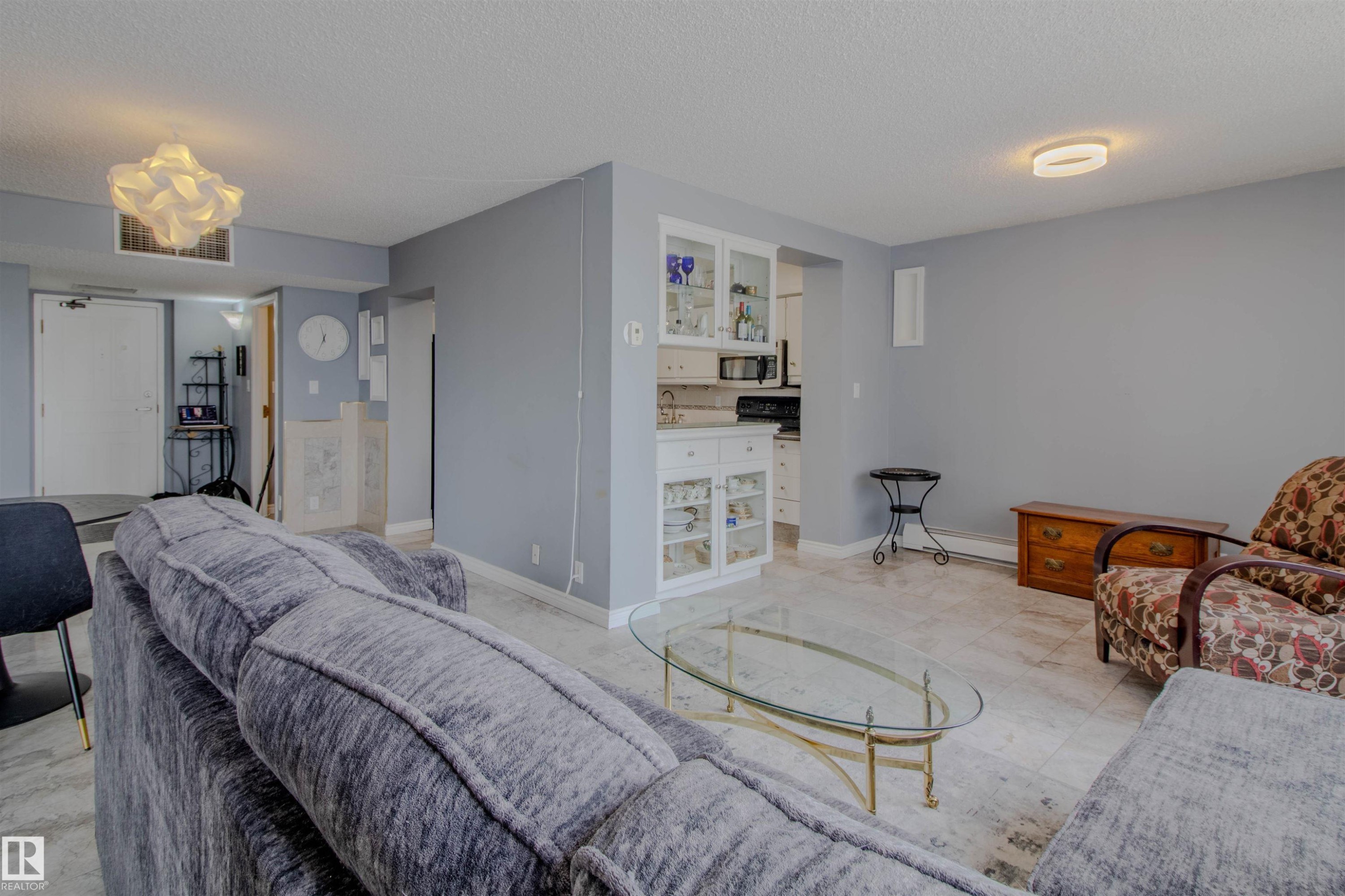 202 8340 Jasper Avenue, Edmonton, AB - Indoor