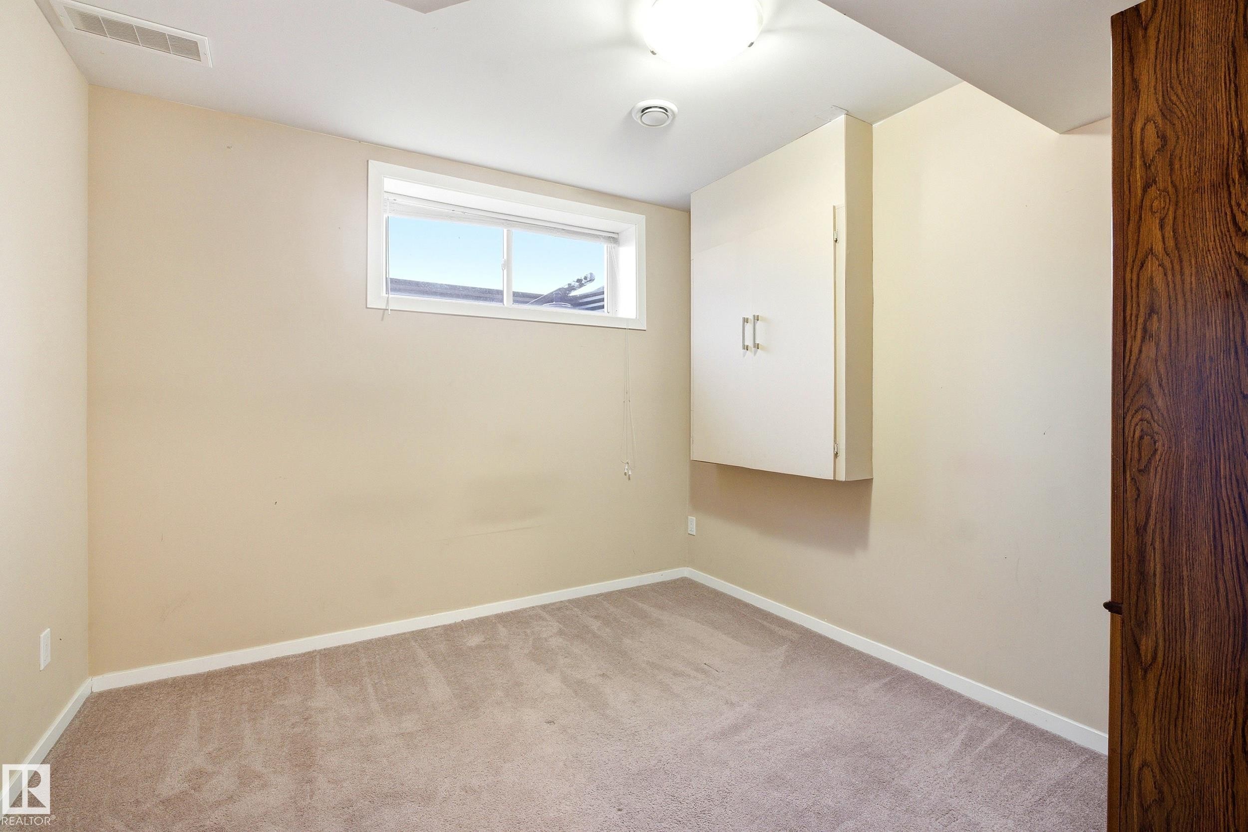 2132 32 Street Nw, Edmonton, AB - Indoor Photo Showing Other Room