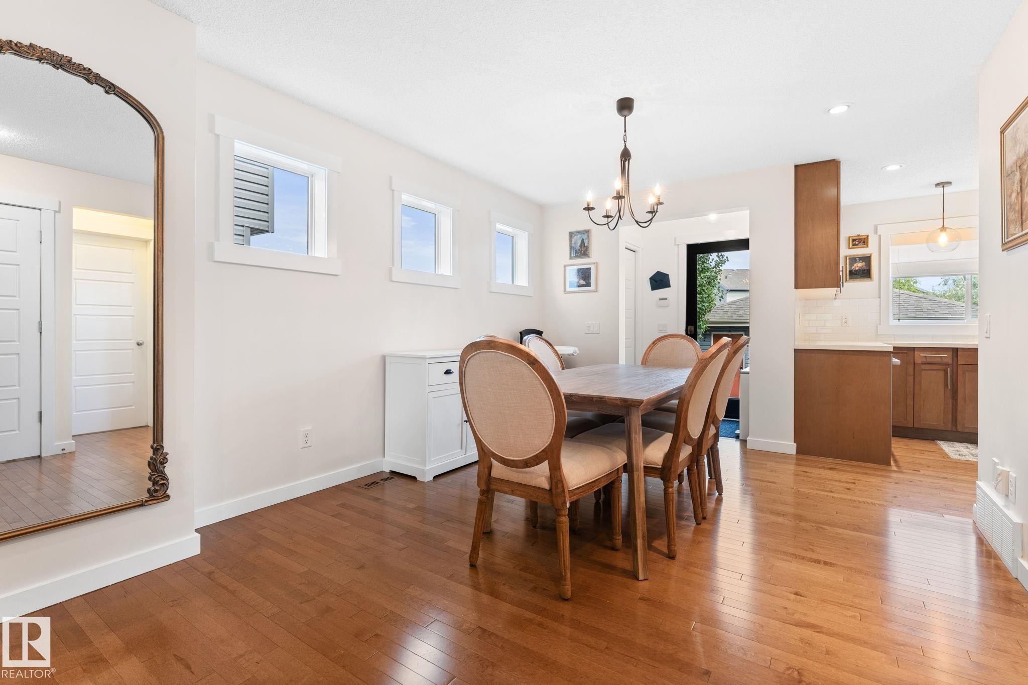 5152 4 Avenue, Edmonton, AB - Indoor Photo Showing Dining Room