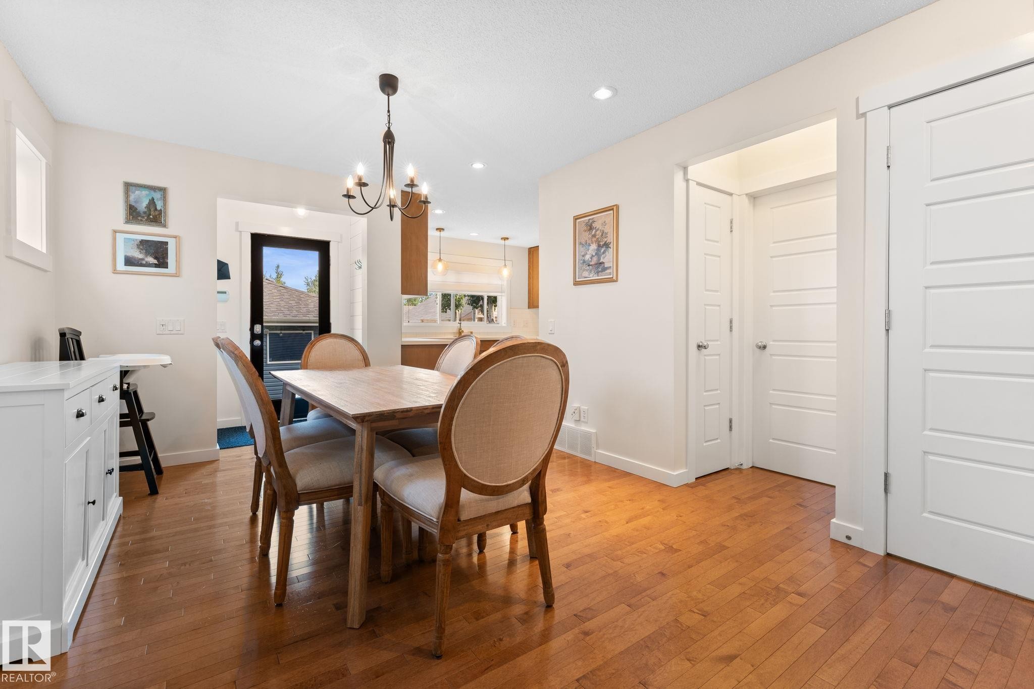 5152 4 Avenue, Edmonton, AB - Indoor Photo Showing Dining Room