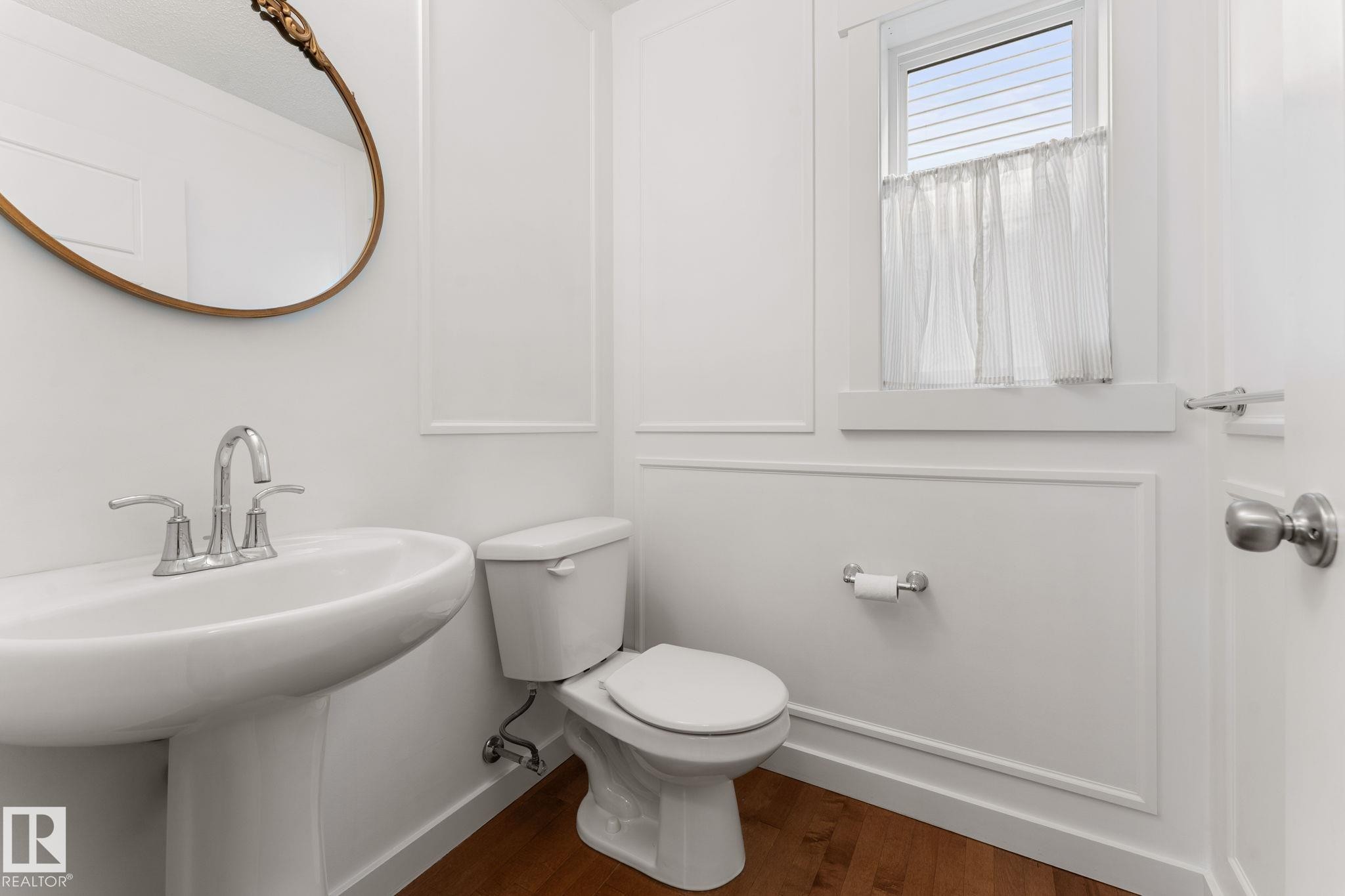 5152 4 Avenue, Edmonton, AB - Indoor Photo Showing Bathroom
