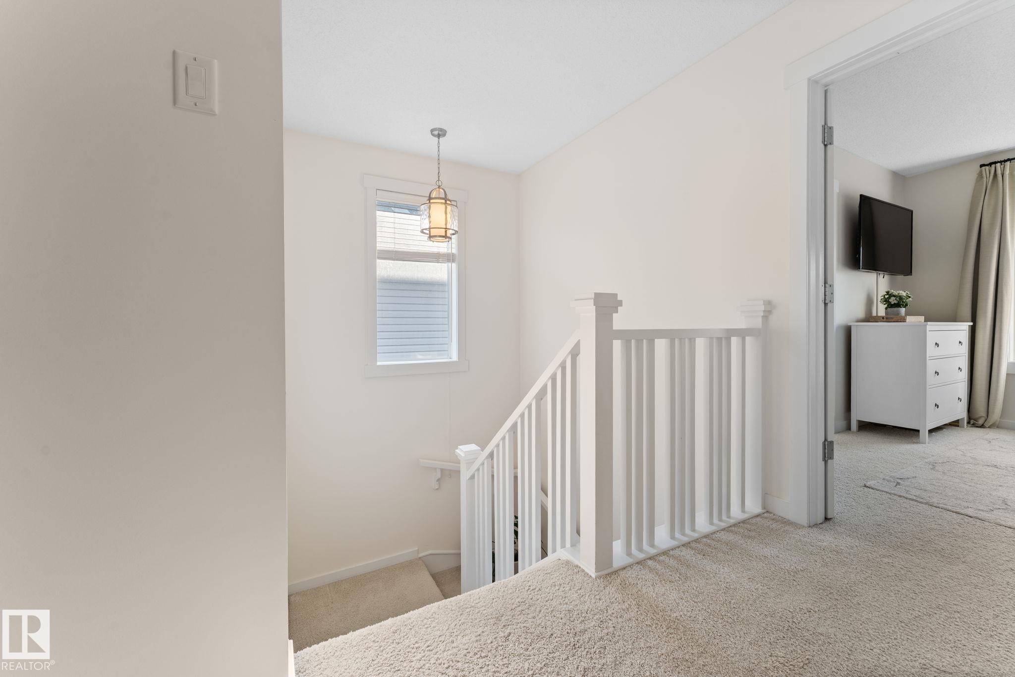 5152 4 Avenue, Edmonton, AB - Indoor Photo Showing Other Room