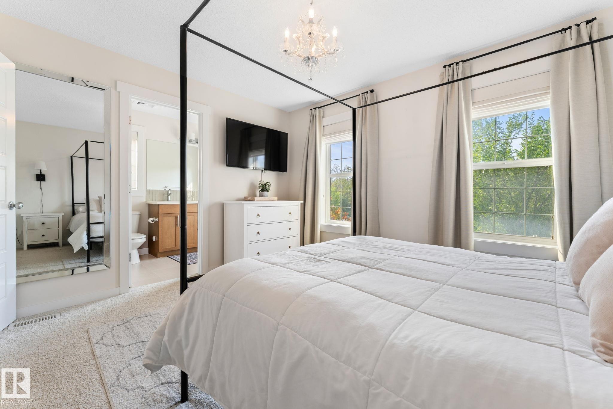 5152 4 Avenue, Edmonton, AB - Indoor Photo Showing Bedroom