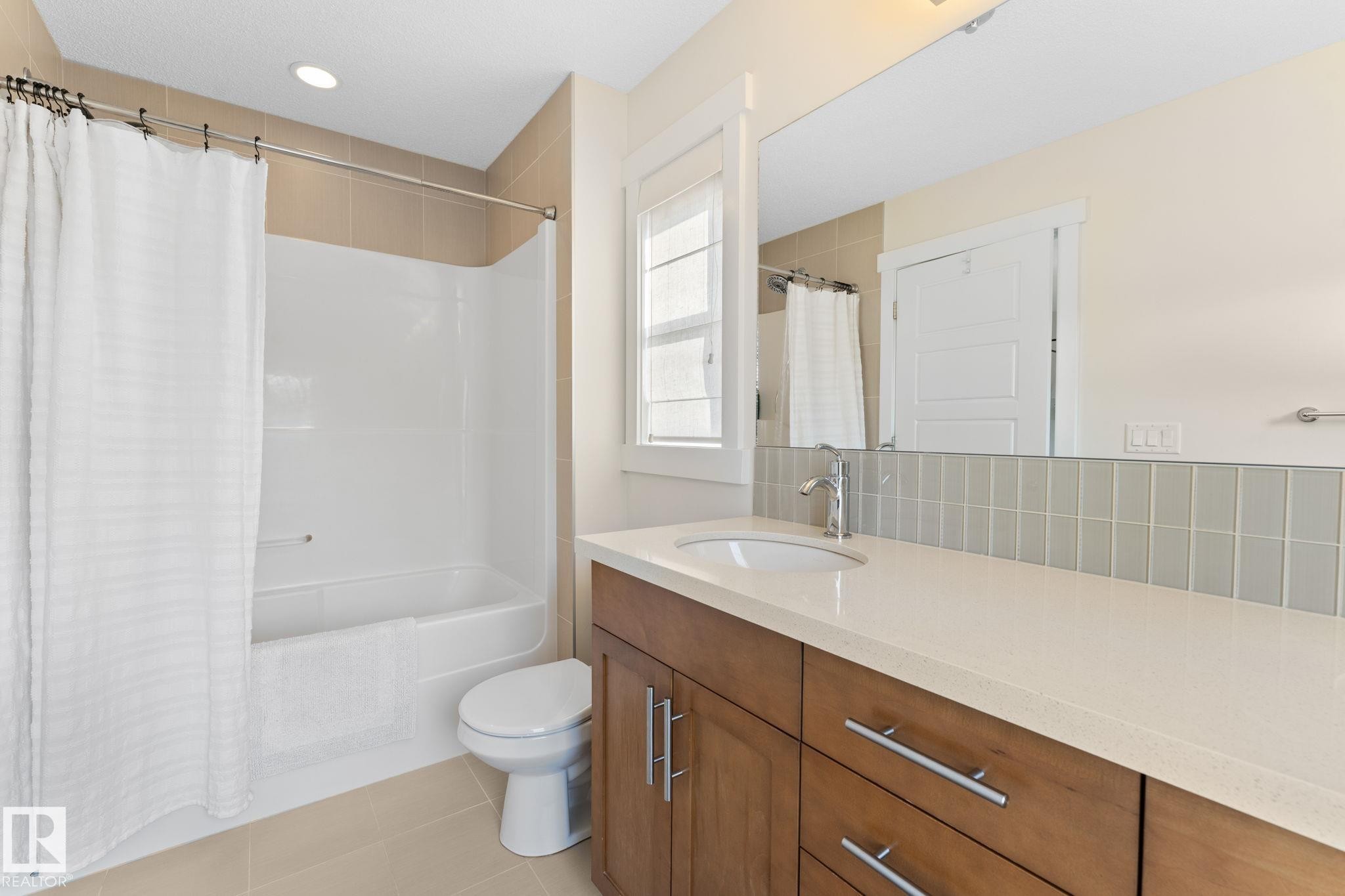 5152 4 Avenue, Edmonton, AB - Indoor Photo Showing Bathroom