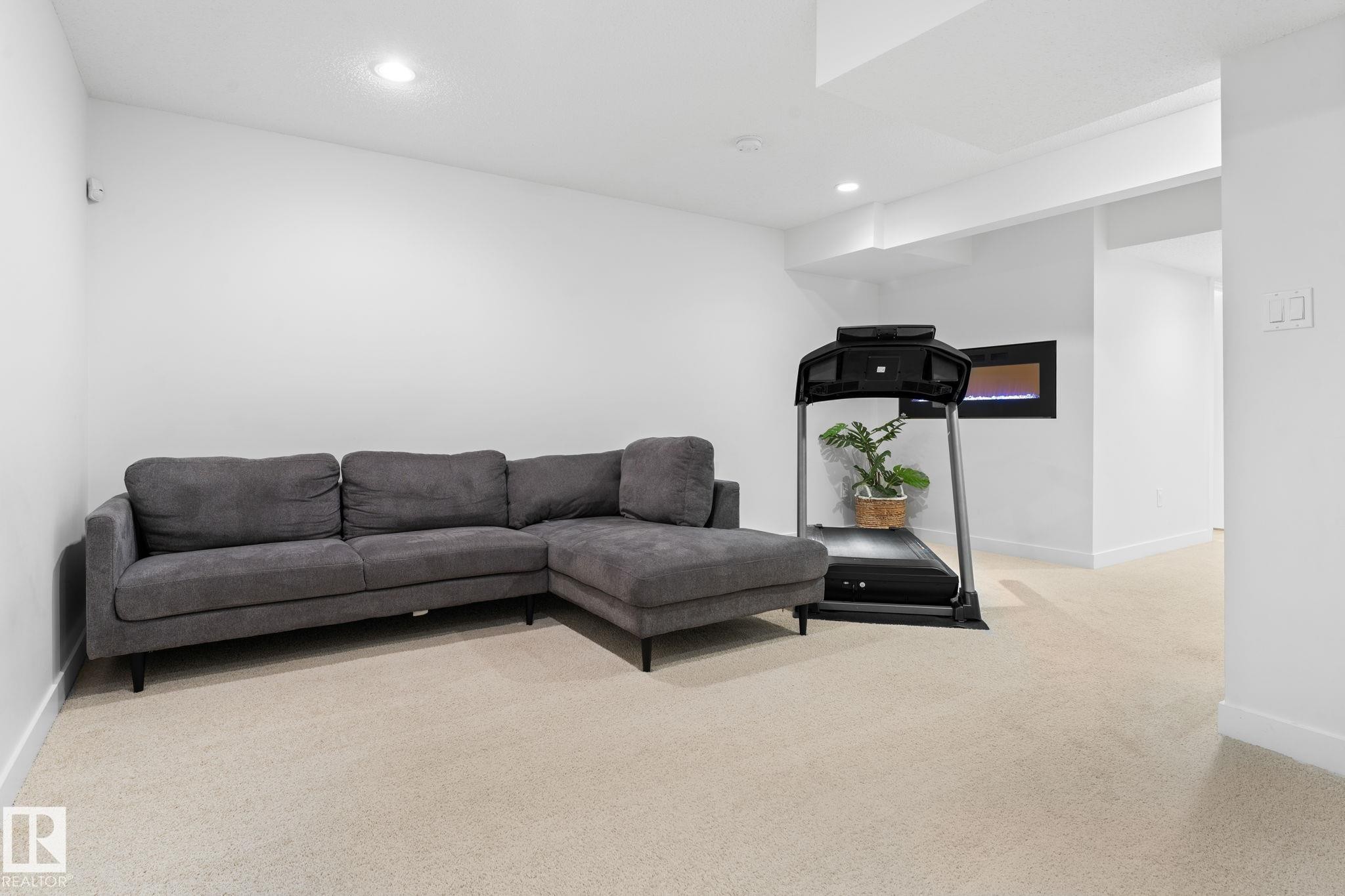 5152 4 Avenue, Edmonton, AB - Indoor