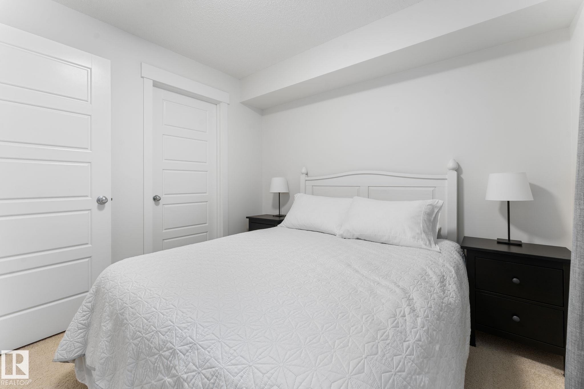 5152 4 Avenue, Edmonton, AB - Indoor Photo Showing Bedroom
