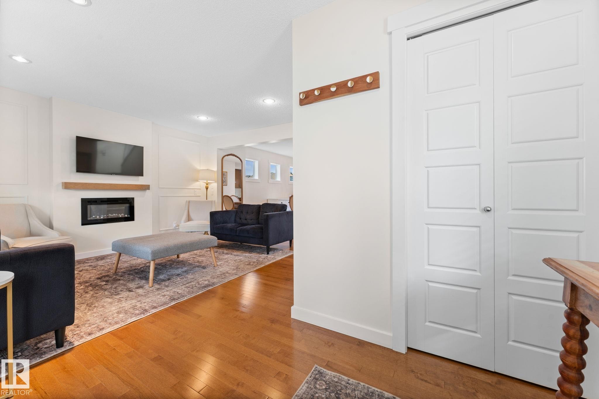 5152 4 Avenue, Edmonton, AB - Indoor With Fireplace