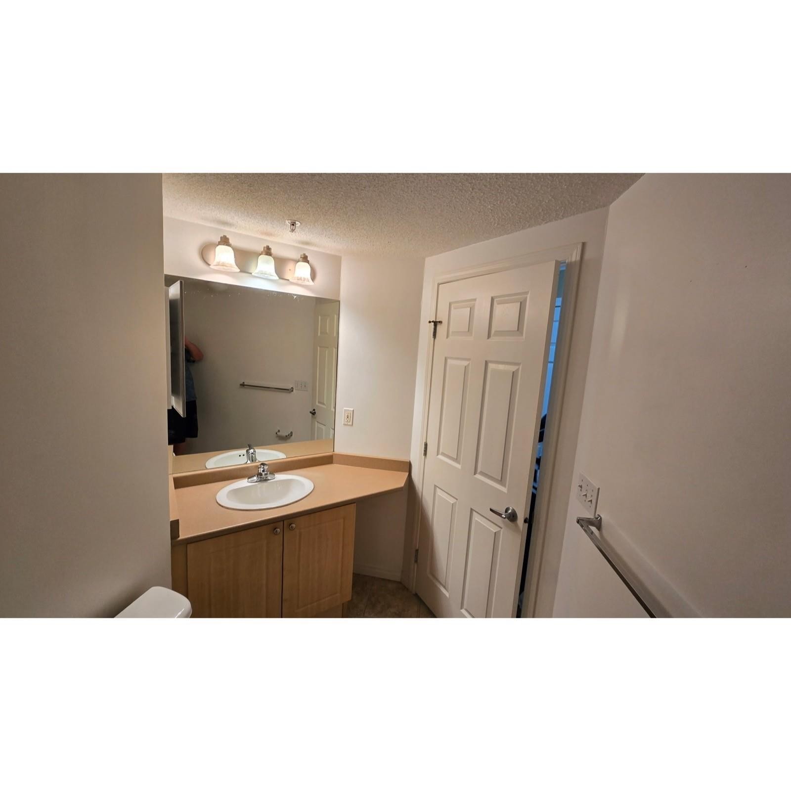 101 630 Mcallister Loop, Edmonton, AB - Indoor Photo Showing Bathroom